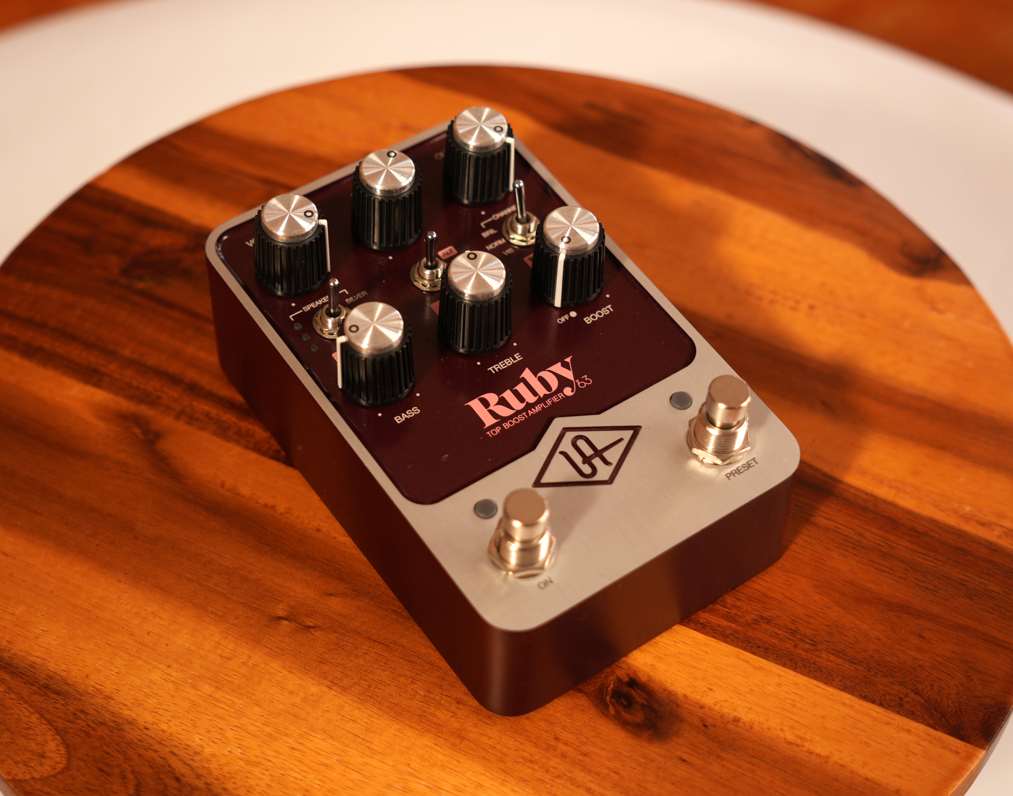 Universal Audio Ruby ’63 Top Boost Amplifier Pedal