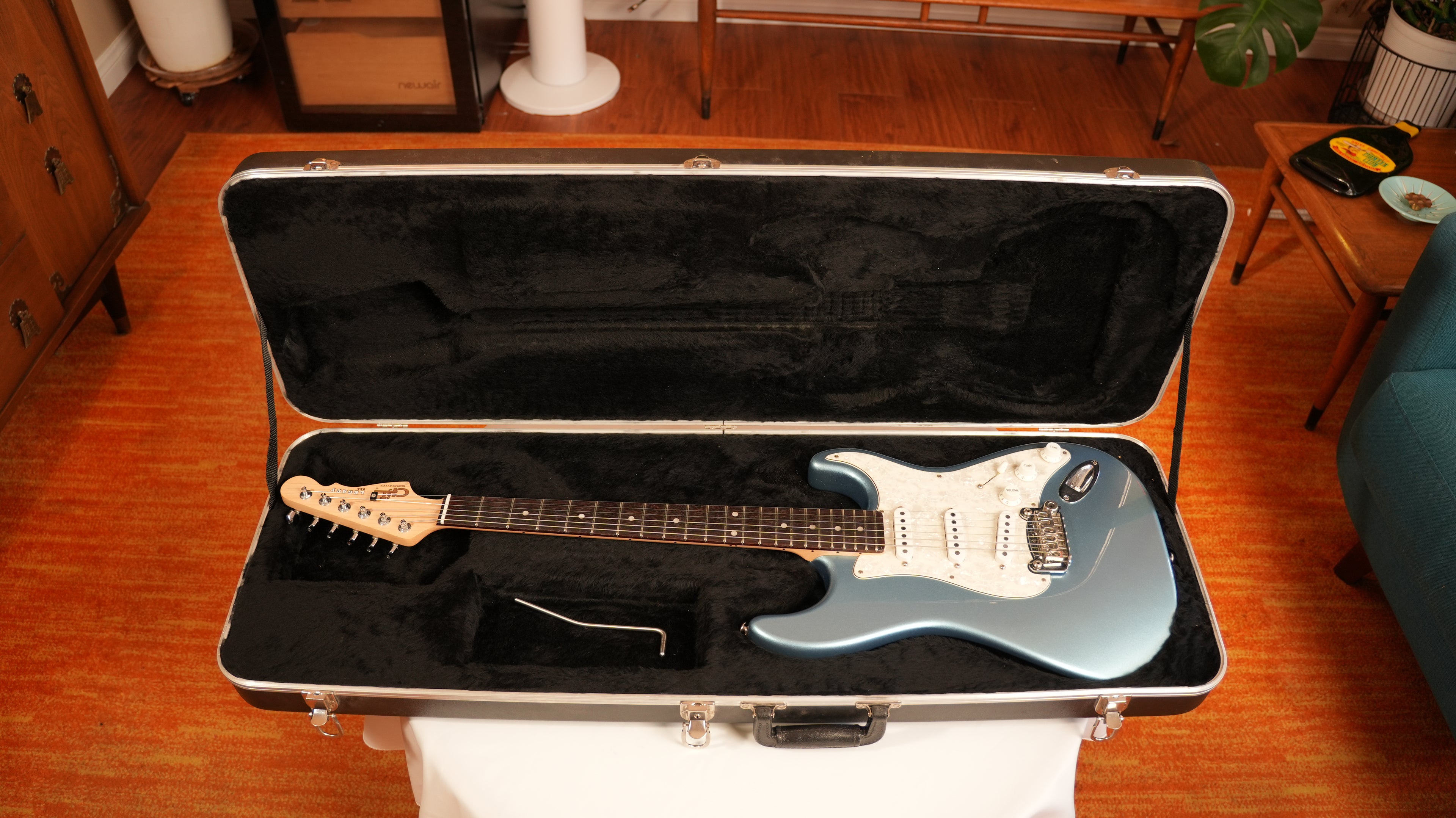 2001 G&L Legacy USA - Lake Placid Blue Metallic