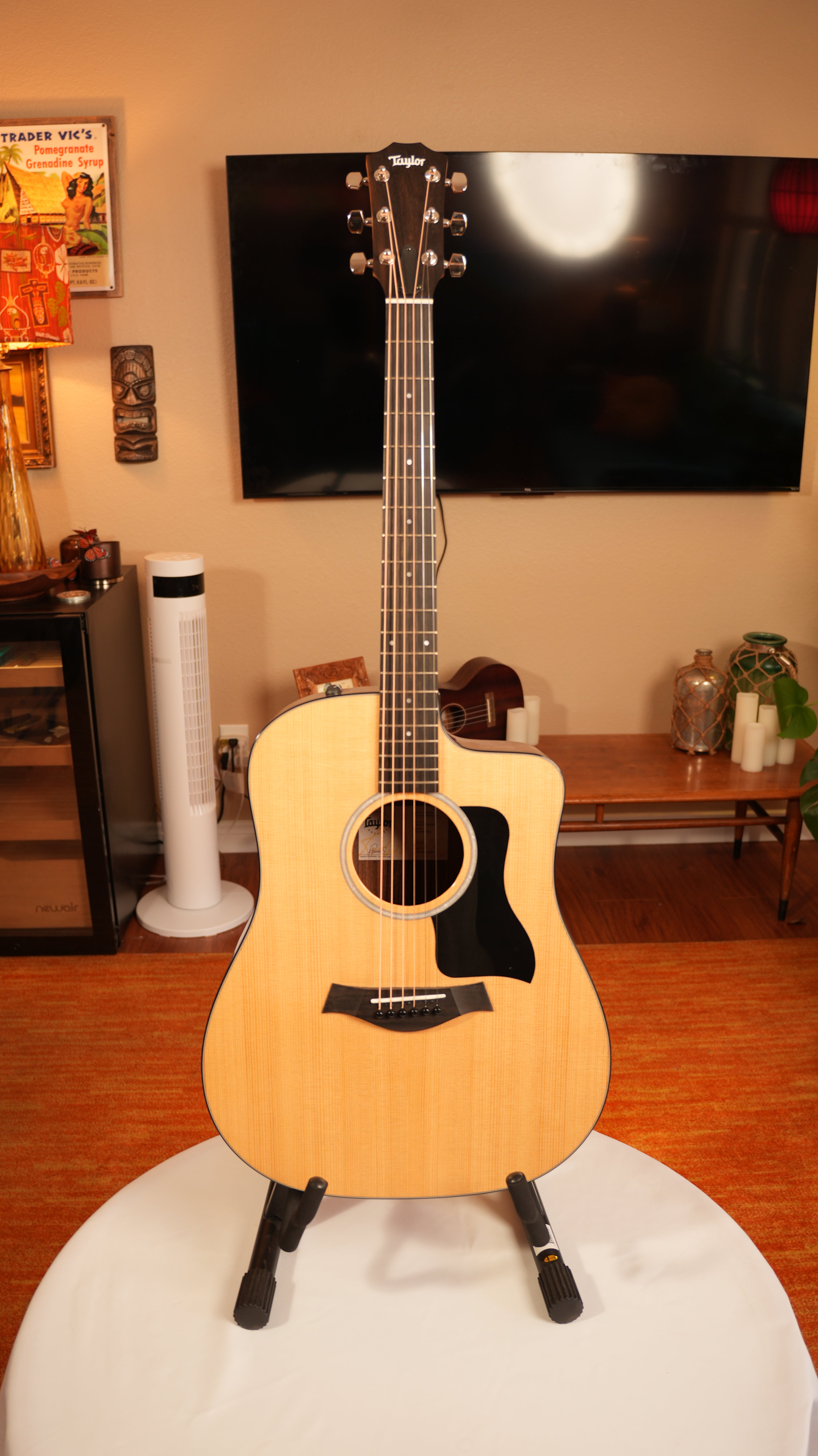 2024 Taylor 210ce Plus - Natural