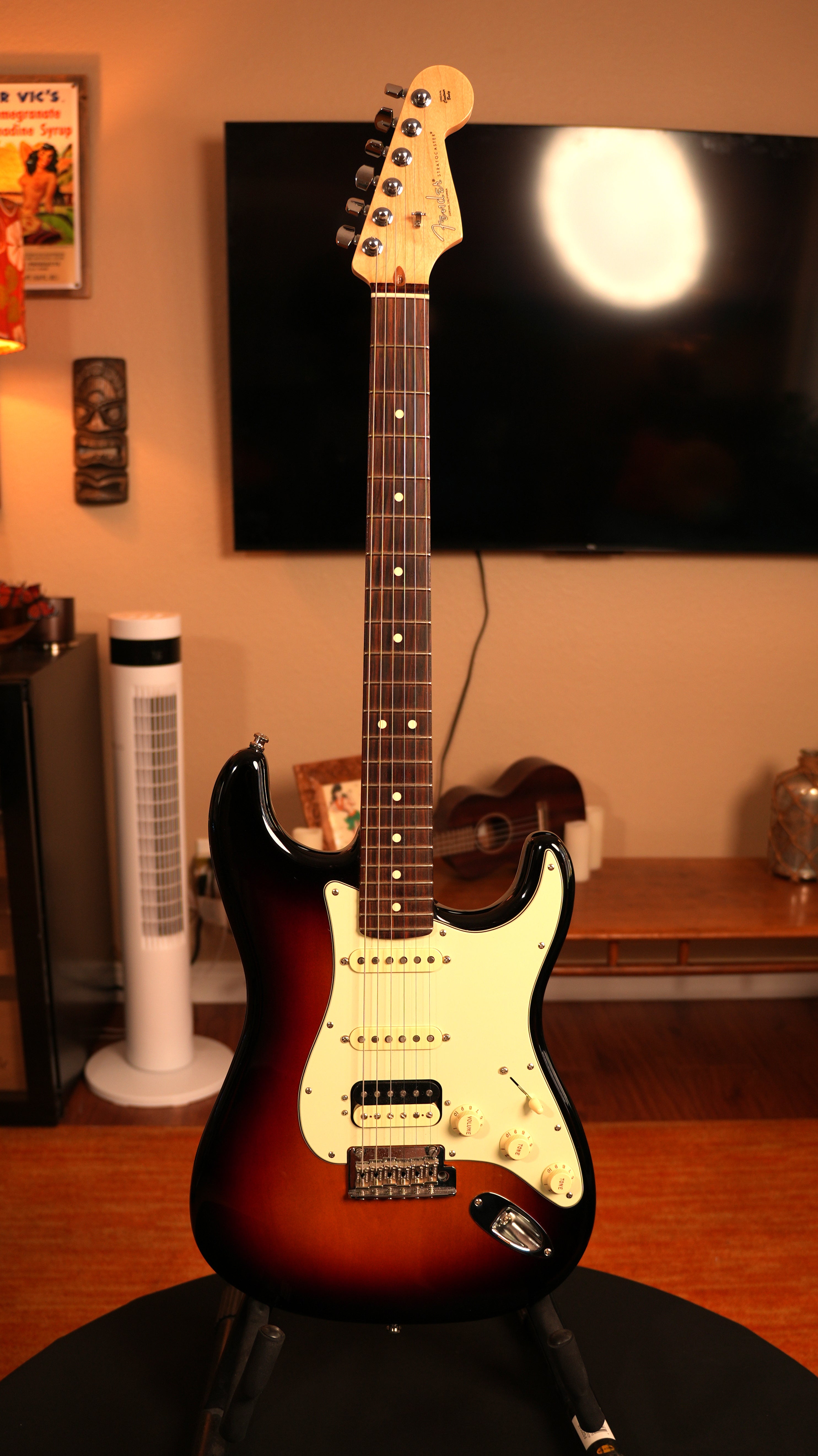 2018 Fender American Professional Stratocaster HSS Shawbucker – 3-Tone Sunburst w/ Hardshell Case