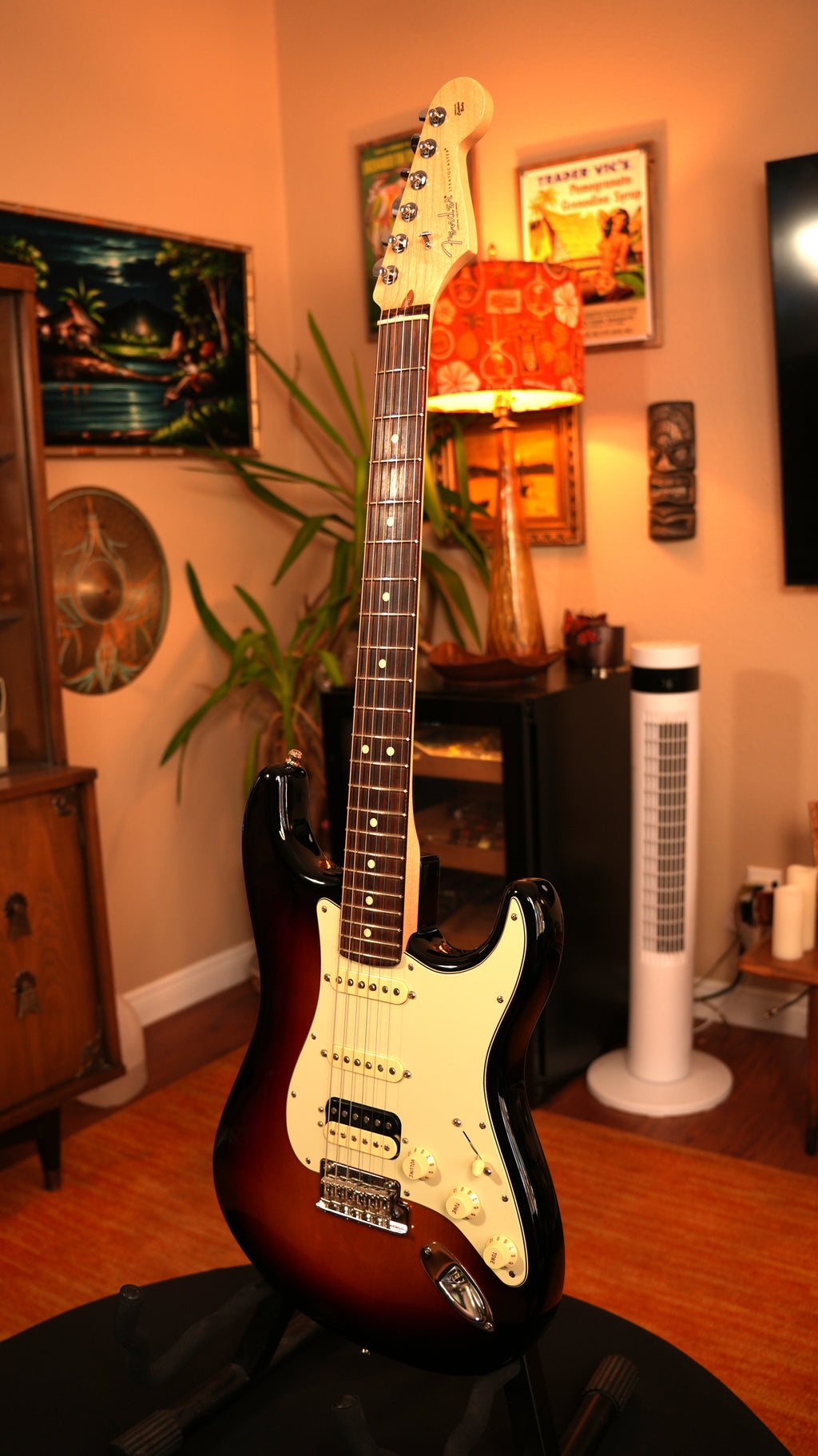 2018 Fender American Professional Stratocaster HSS Shawbucker – 3-Tone Sunburst w/ Hardshell Case