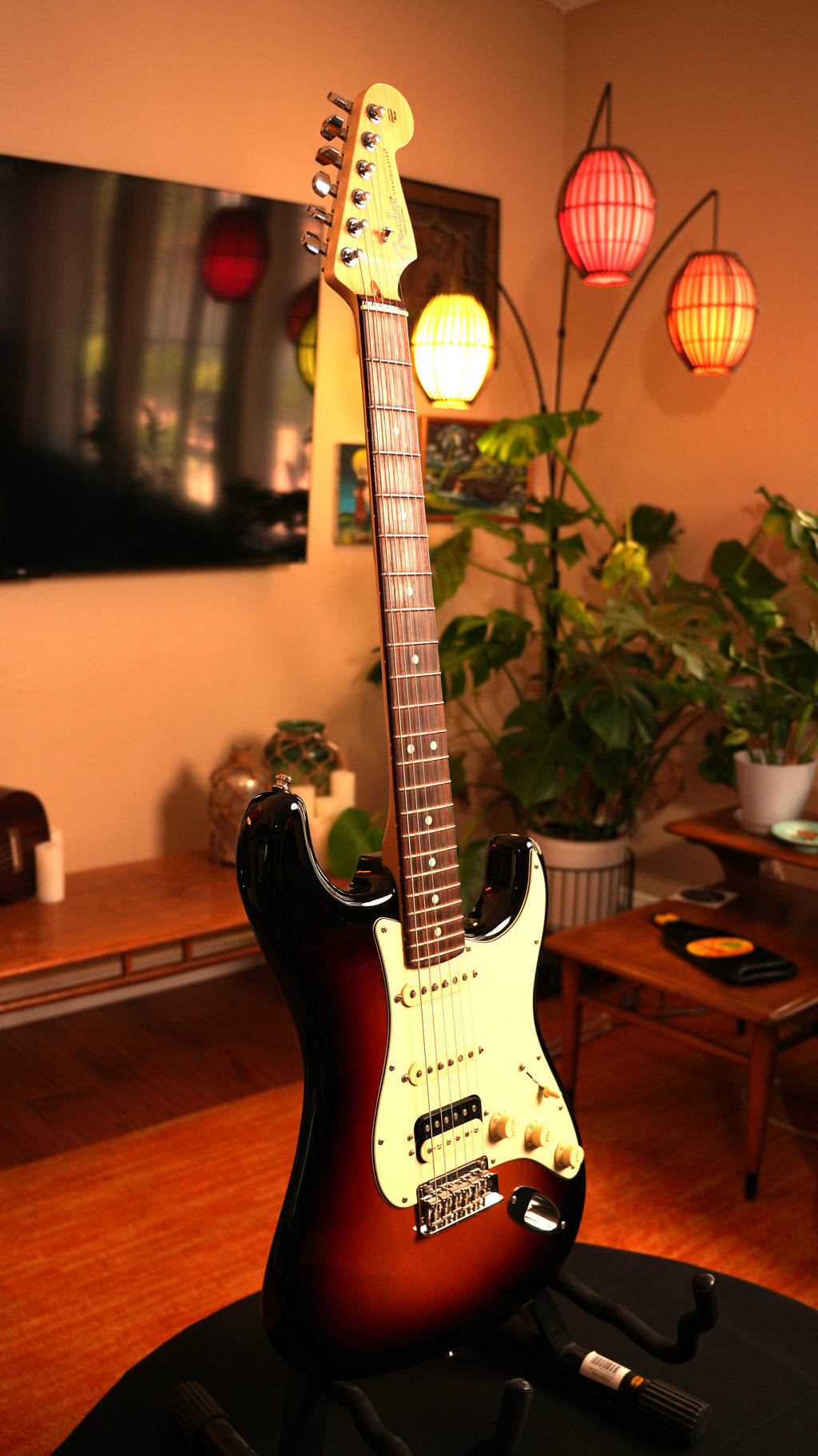 2018 Fender American Professional Stratocaster HSS Shawbucker – 3-Tone Sunburst w/ Hardshell Case