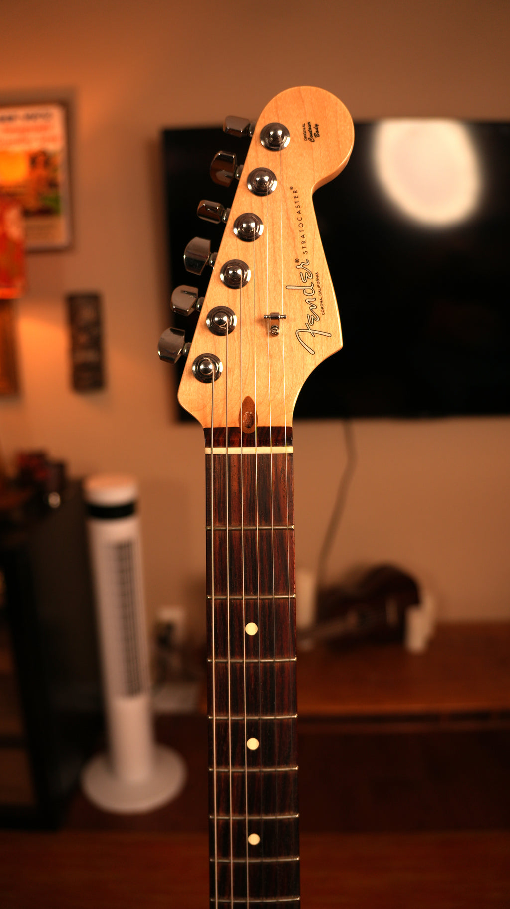 2018 Fender American Professional Stratocaster HSS Shawbucker – 3-Tone Sunburst w/ Hardshell Case