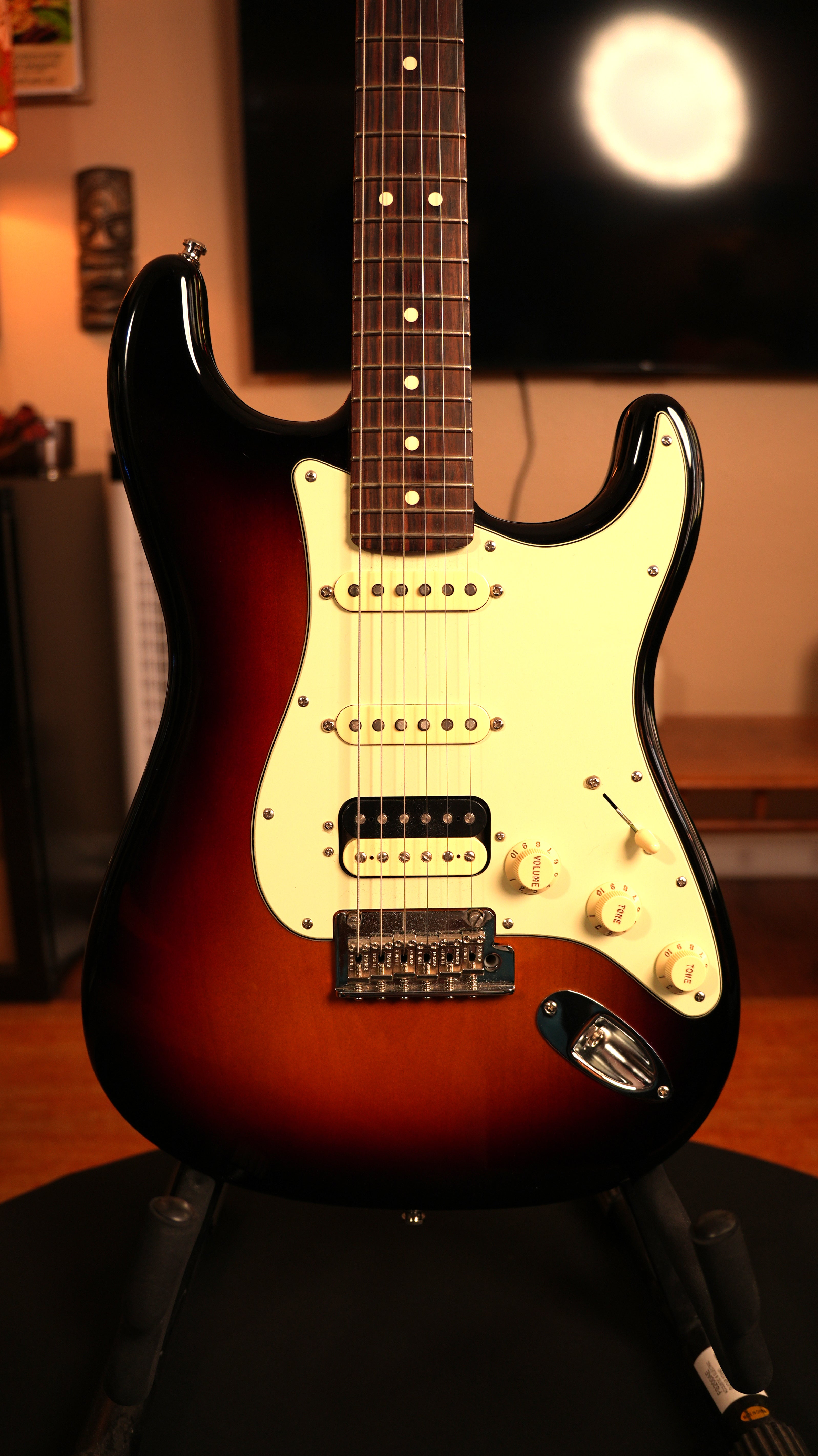 2018 Fender American Professional Stratocaster HSS Shawbucker – 3-Tone Sunburst w/ Hardshell Case