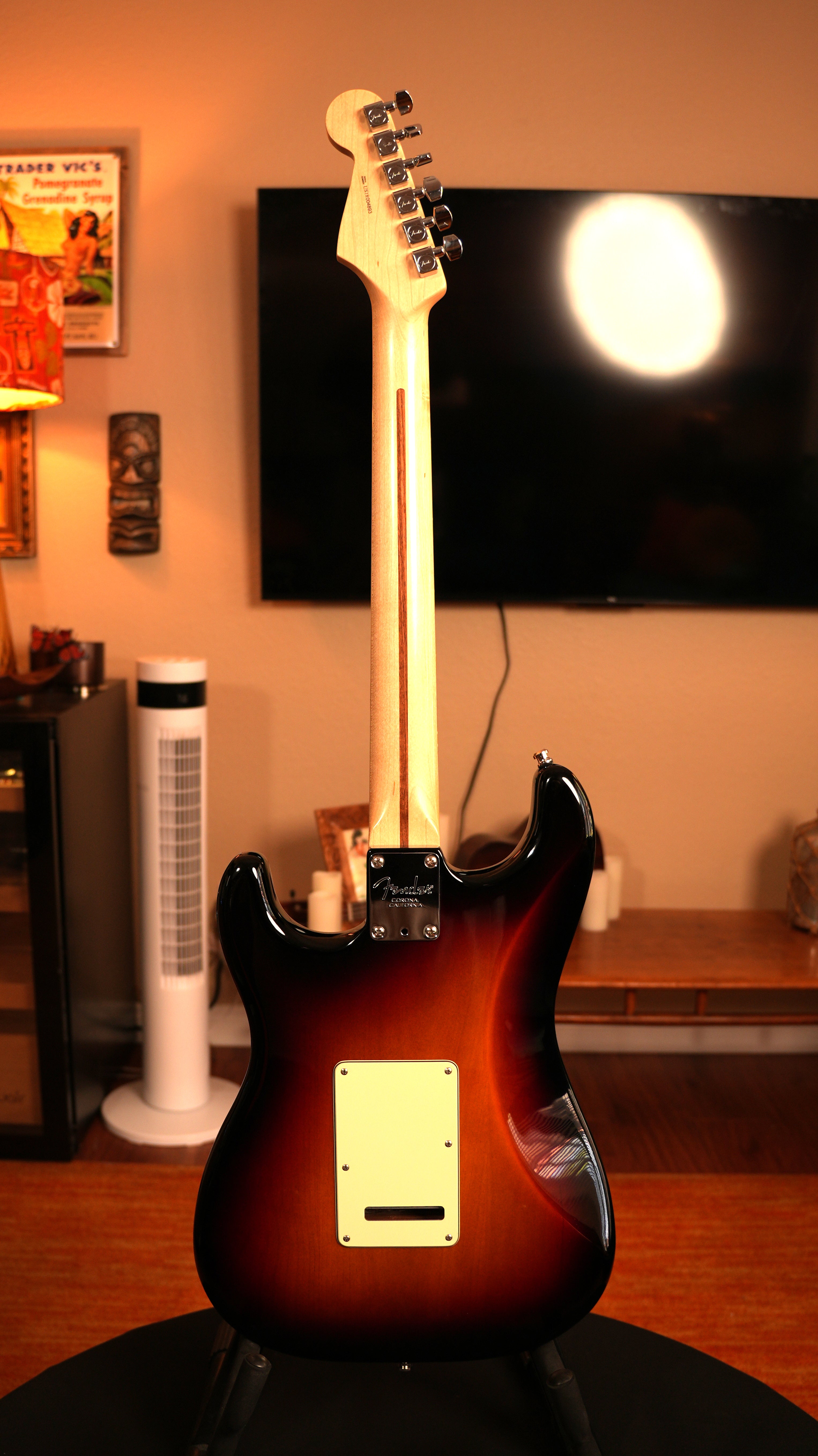2018 Fender American Professional Stratocaster HSS Shawbucker – 3-Tone Sunburst w/ Hardshell Case