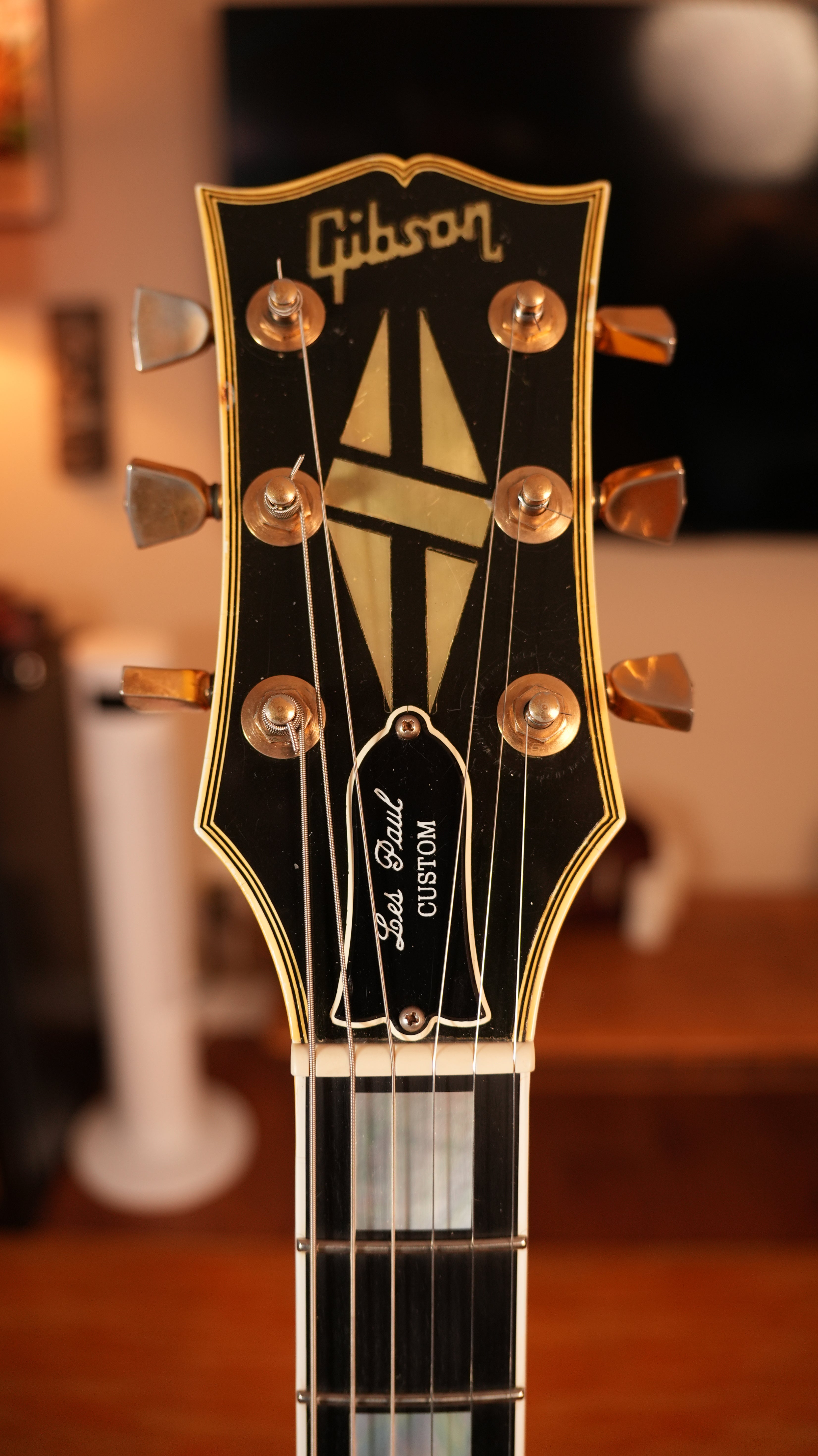 1985 Gibson Les Paul Custom – Aged Pearl White (9.0 lbs) w/ Pro Refret & '80s Chainsaw Case