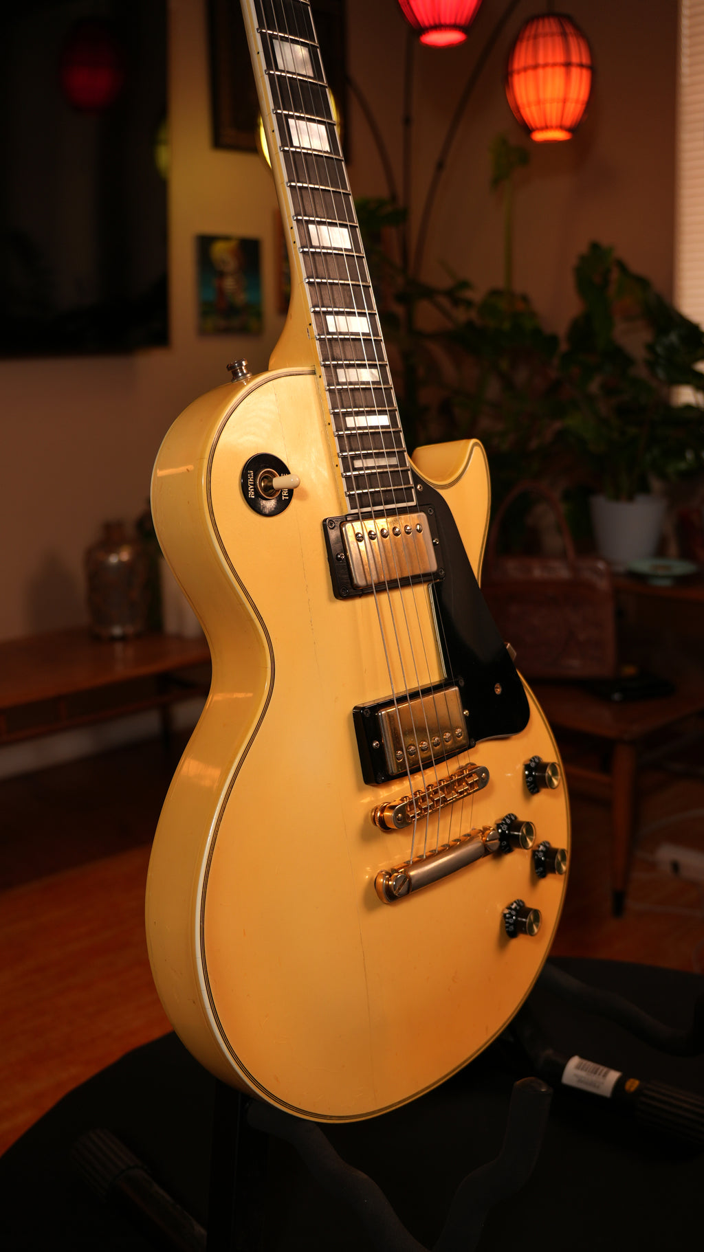 1985 Gibson Les Paul Custom – Aged Pearl White (9.0 lbs) w/ Pro Refret & '80s Chainsaw Case