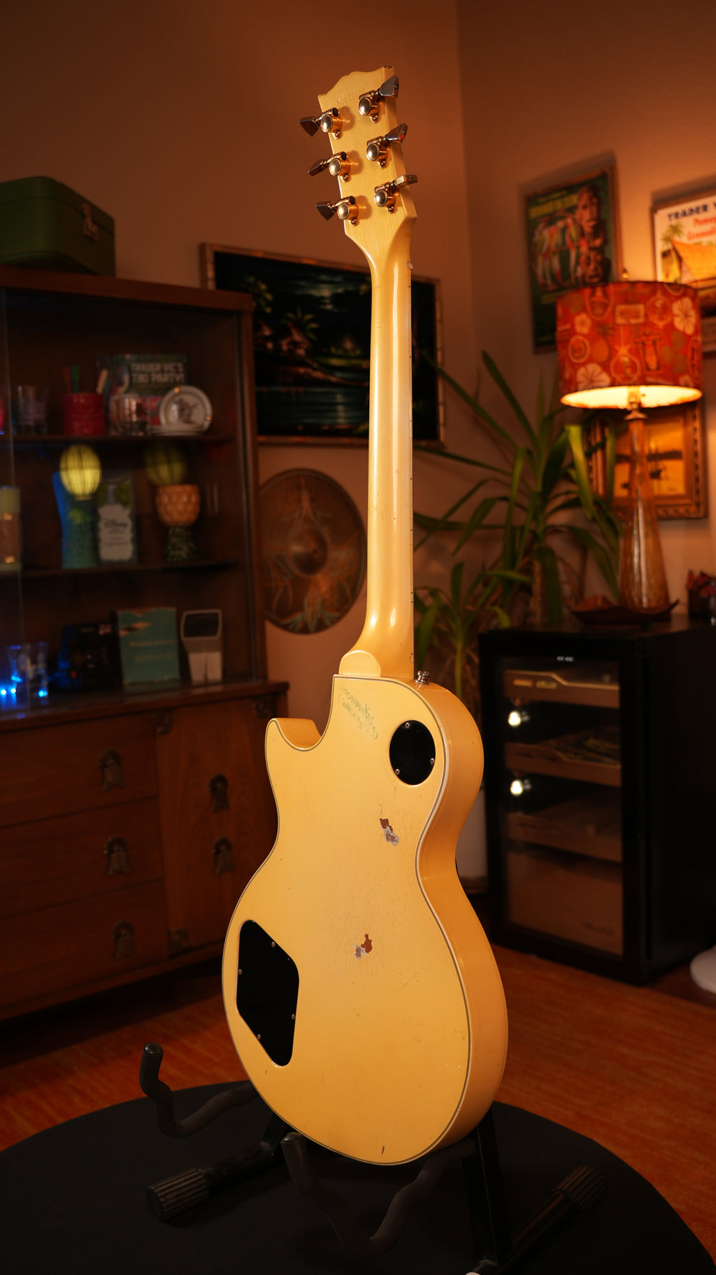 1985 Gibson Les Paul Custom – Aged Pearl White (9.0 lbs) w/ Pro Refret & '80s Chainsaw Case