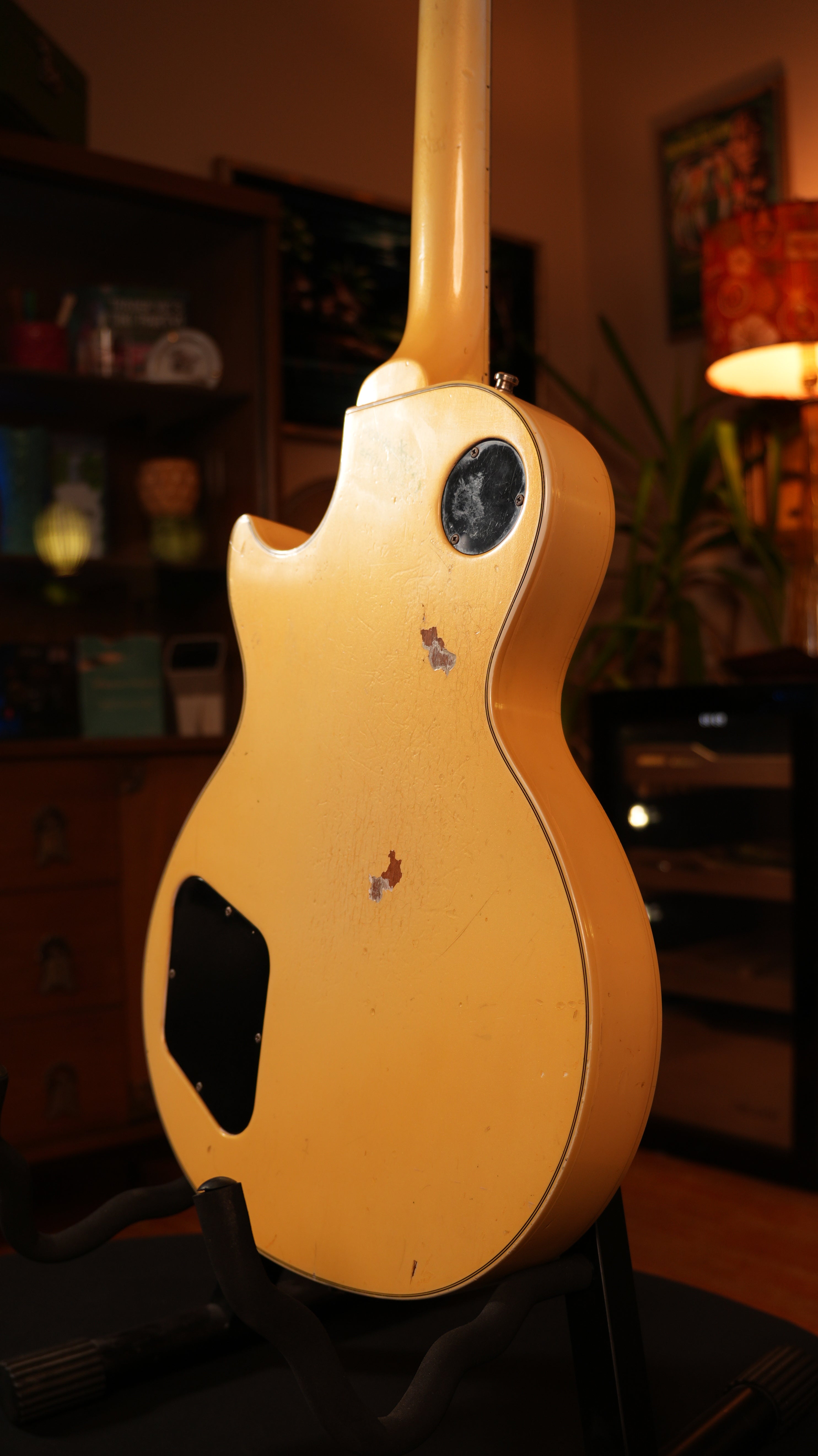 1985 Gibson Les Paul Custom – Aged Pearl White (9.0 lbs) w/ Pro Refret & '80s Chainsaw Case