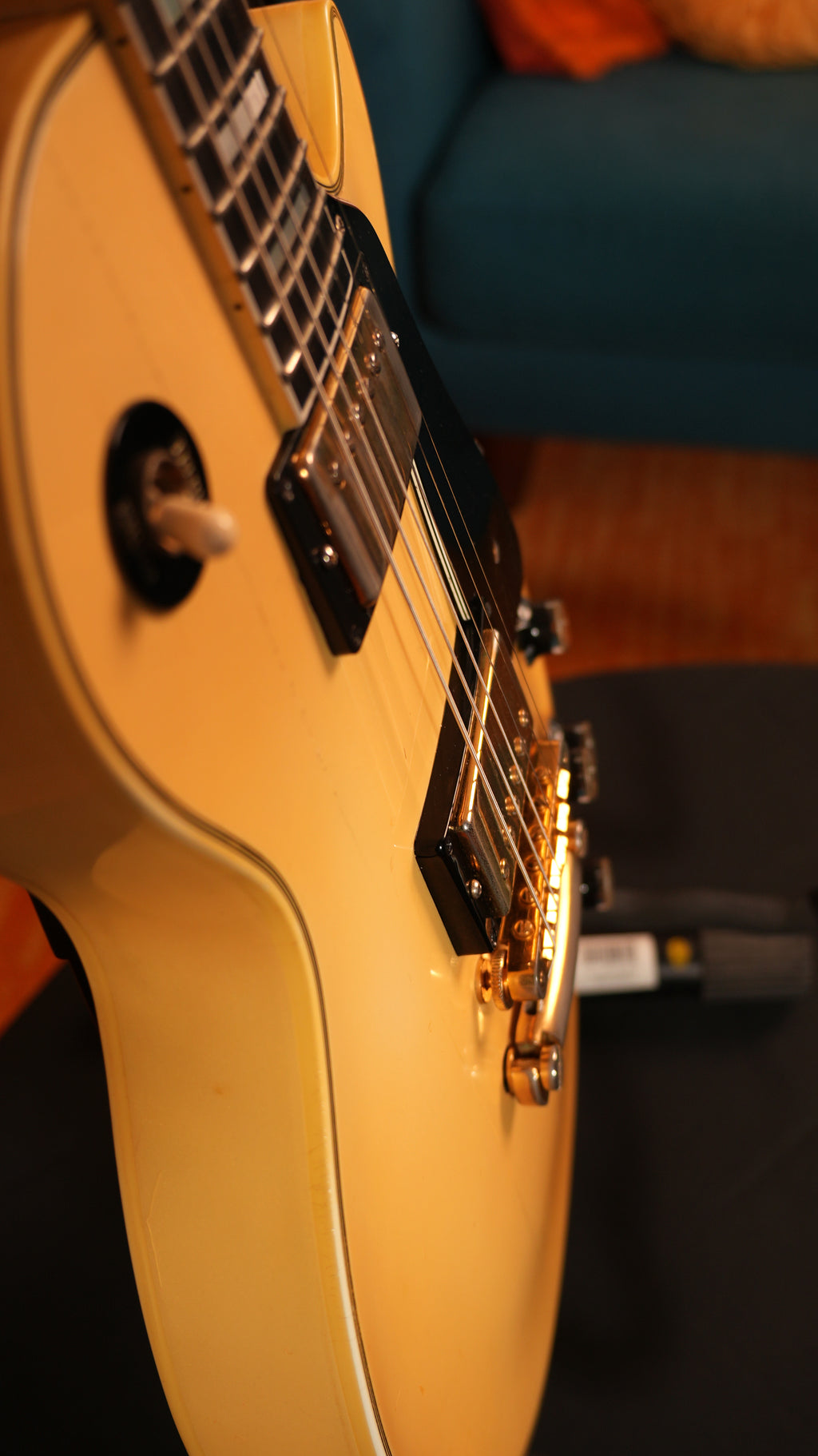 1985 Gibson Les Paul Custom – Aged Pearl White (9.0 lbs) w/ Pro Refret & '80s Chainsaw Case