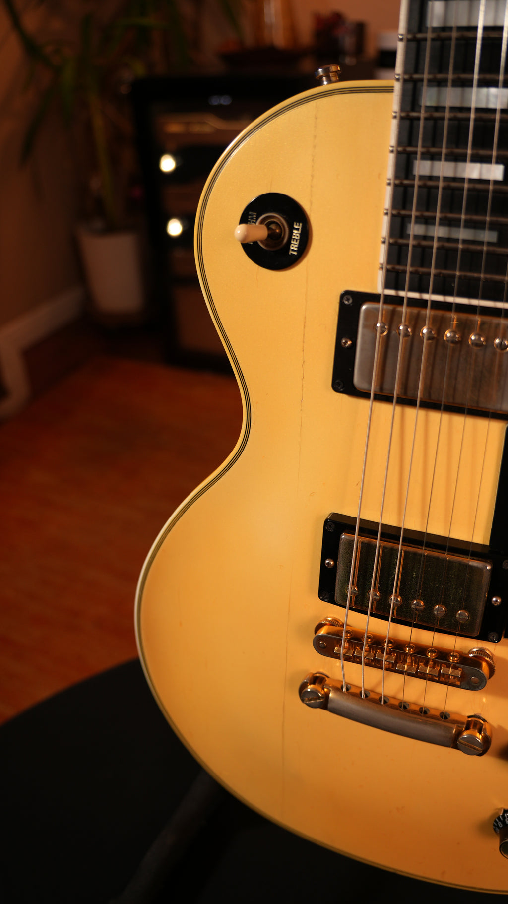 1985 Gibson Les Paul Custom – Aged Pearl White (9.0 lbs) w/ Pro Refret & '80s Chainsaw Case