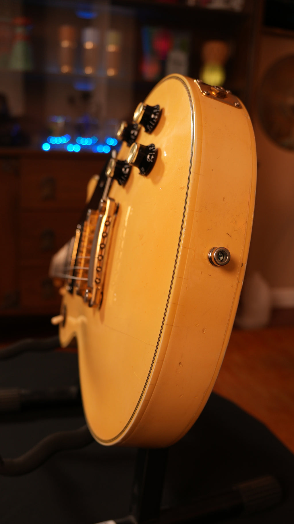 1985 Gibson Les Paul Custom – Aged Pearl White (9.0 lbs) w/ Pro Refret & '80s Chainsaw Case