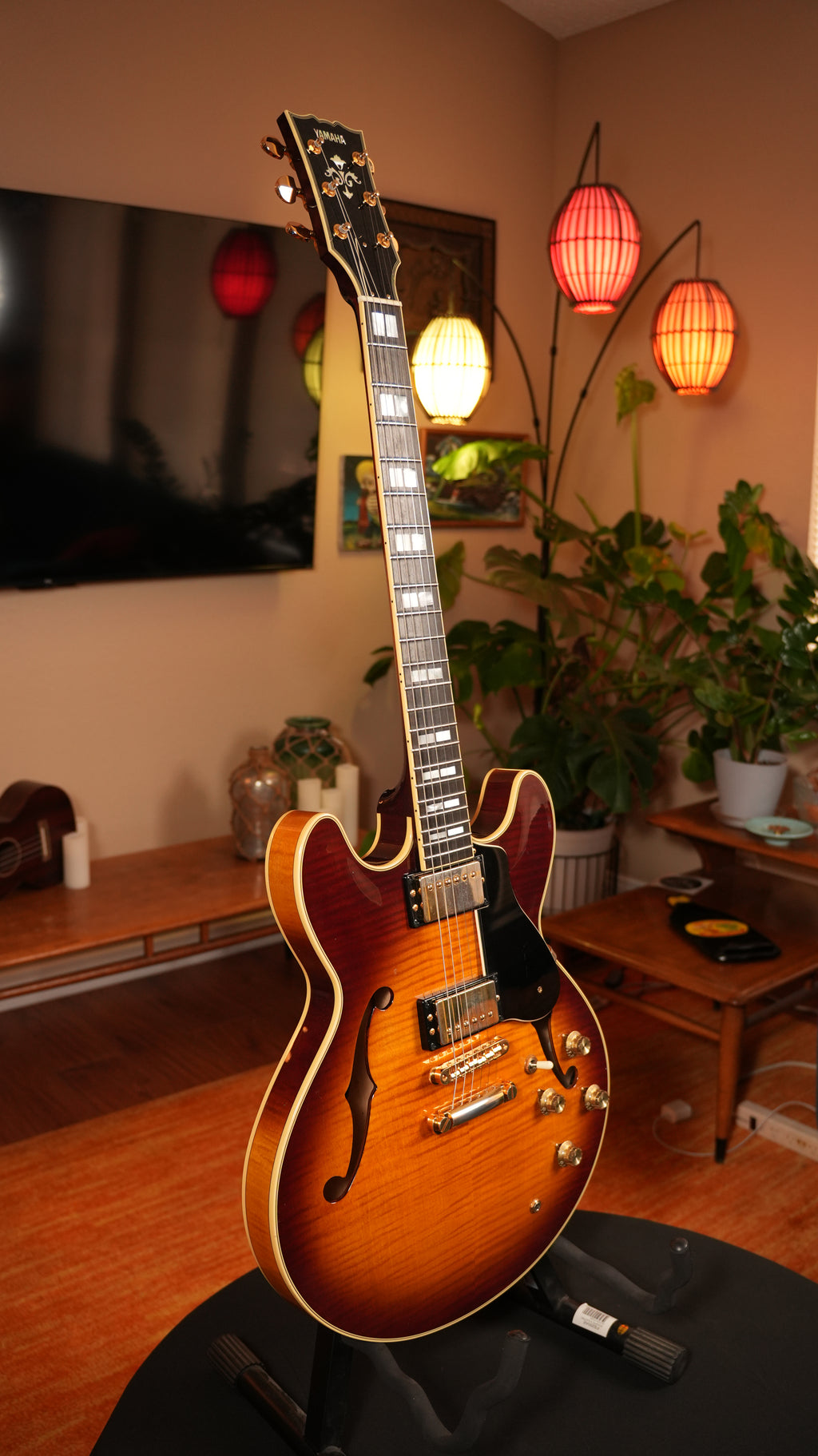2014 Yamaha SA2200 Semi-Hollow MIJ – Brown Sunburst Flamed Maple w/ Gator Hardshell Case