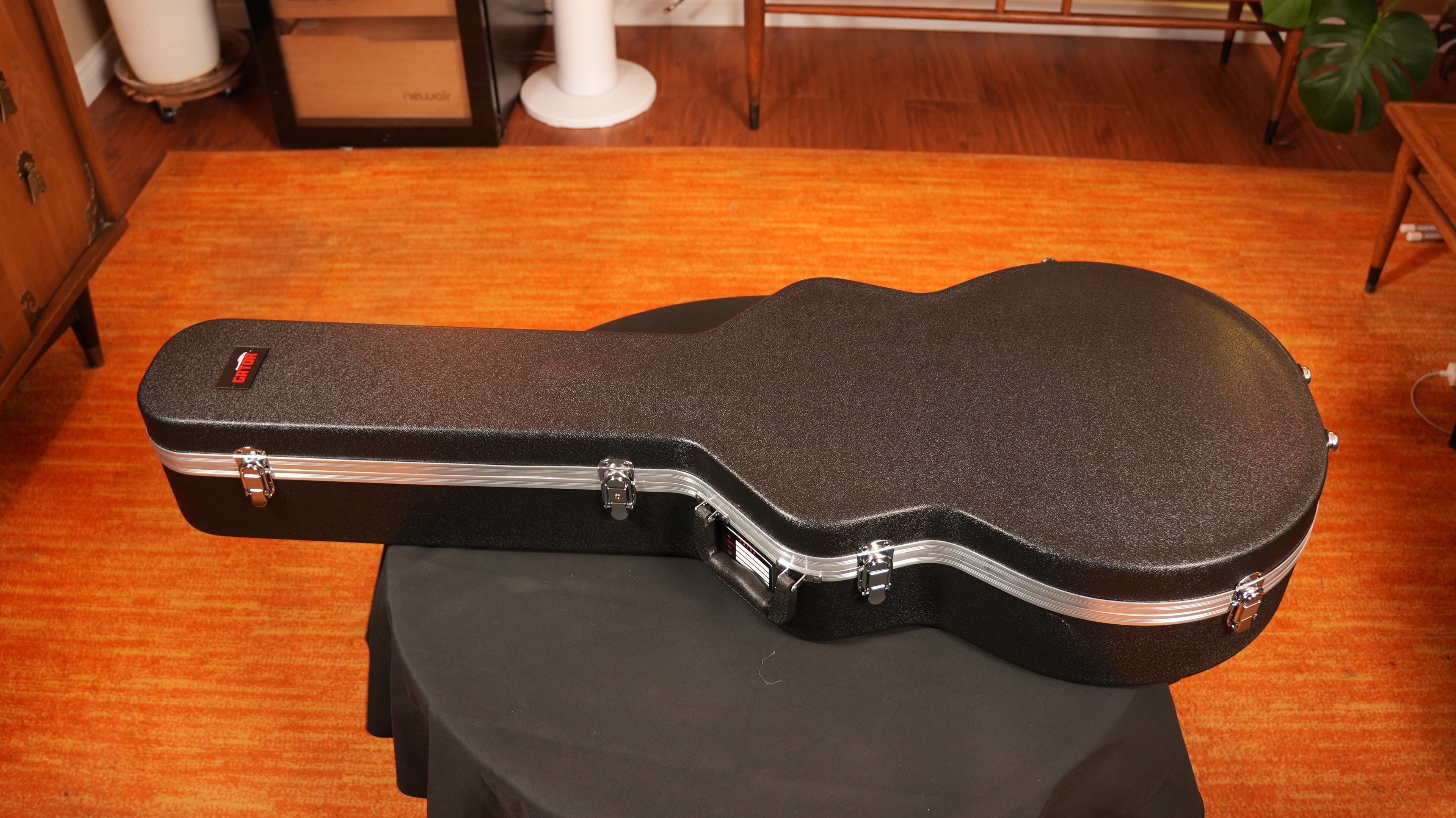 2014 Yamaha SA2200 Semi-Hollow MIJ – Brown Sunburst Flamed Maple w/ Gator Hardshell Case