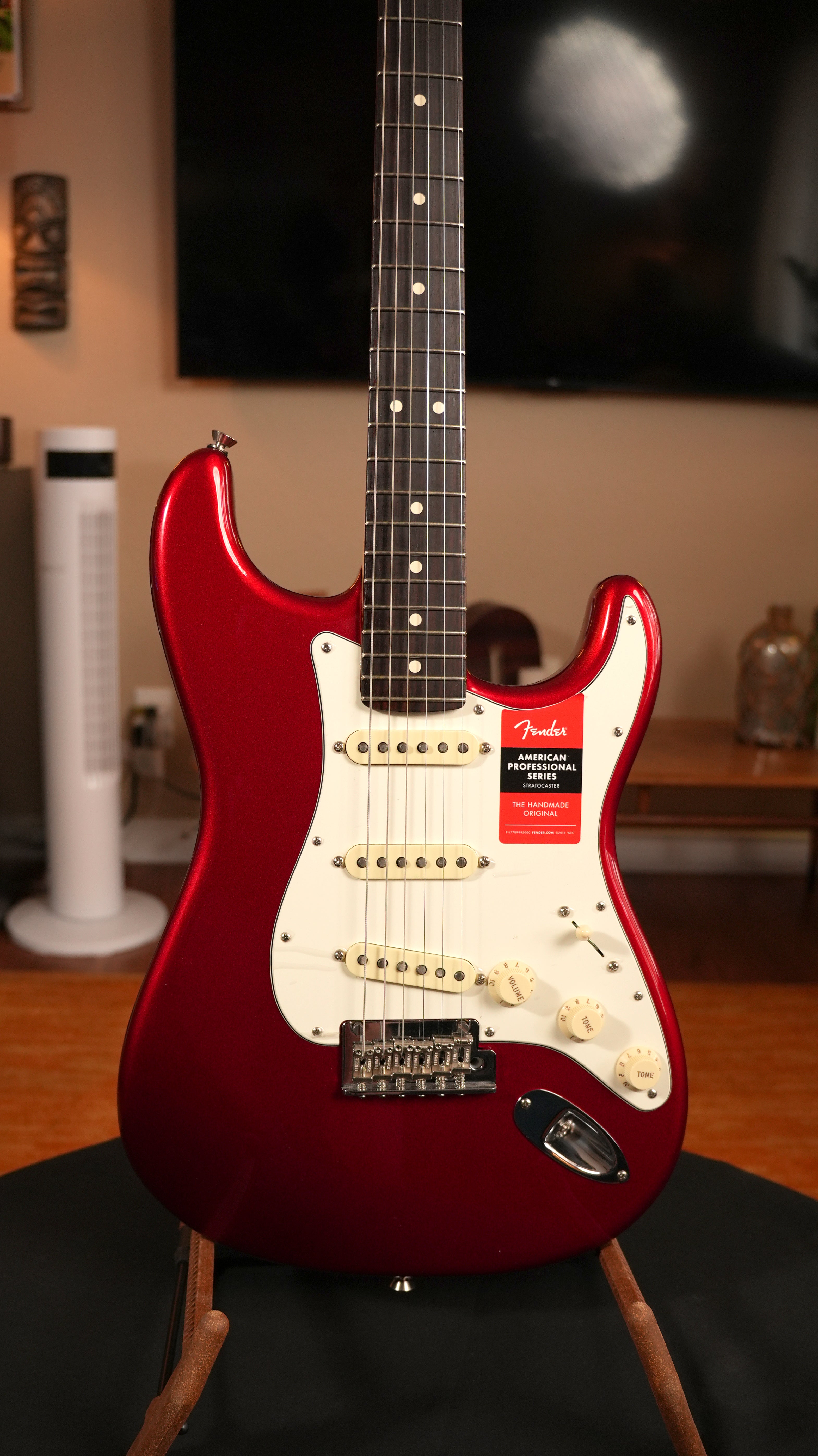 Fender American Professional Stratocaster 2017 – Candy Apple Red, OHSC & Case Candy (NOS Condition)