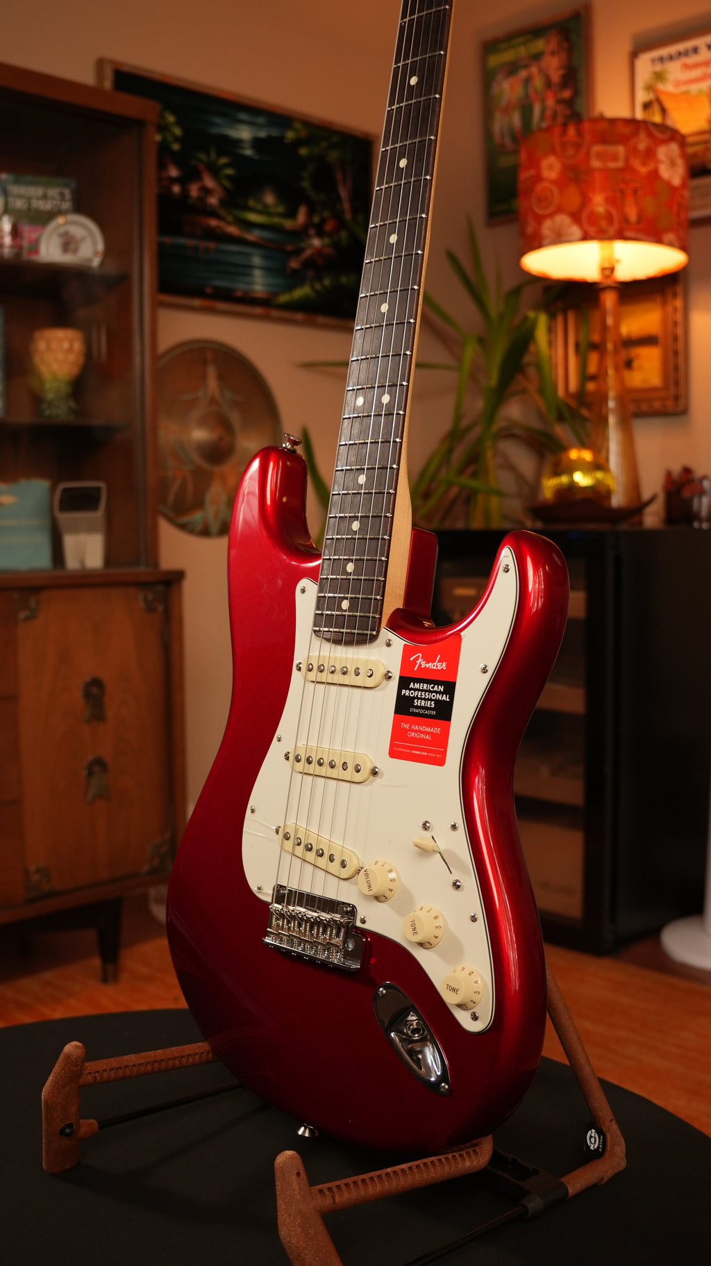 Fender American Professional Stratocaster 2017 – Candy Apple Red, OHSC & Case Candy (NOS Condition)