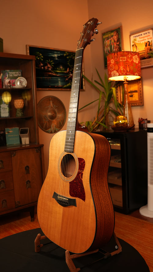 2004 Taylor 310 Dreadnought + OHSC (Made in USA)