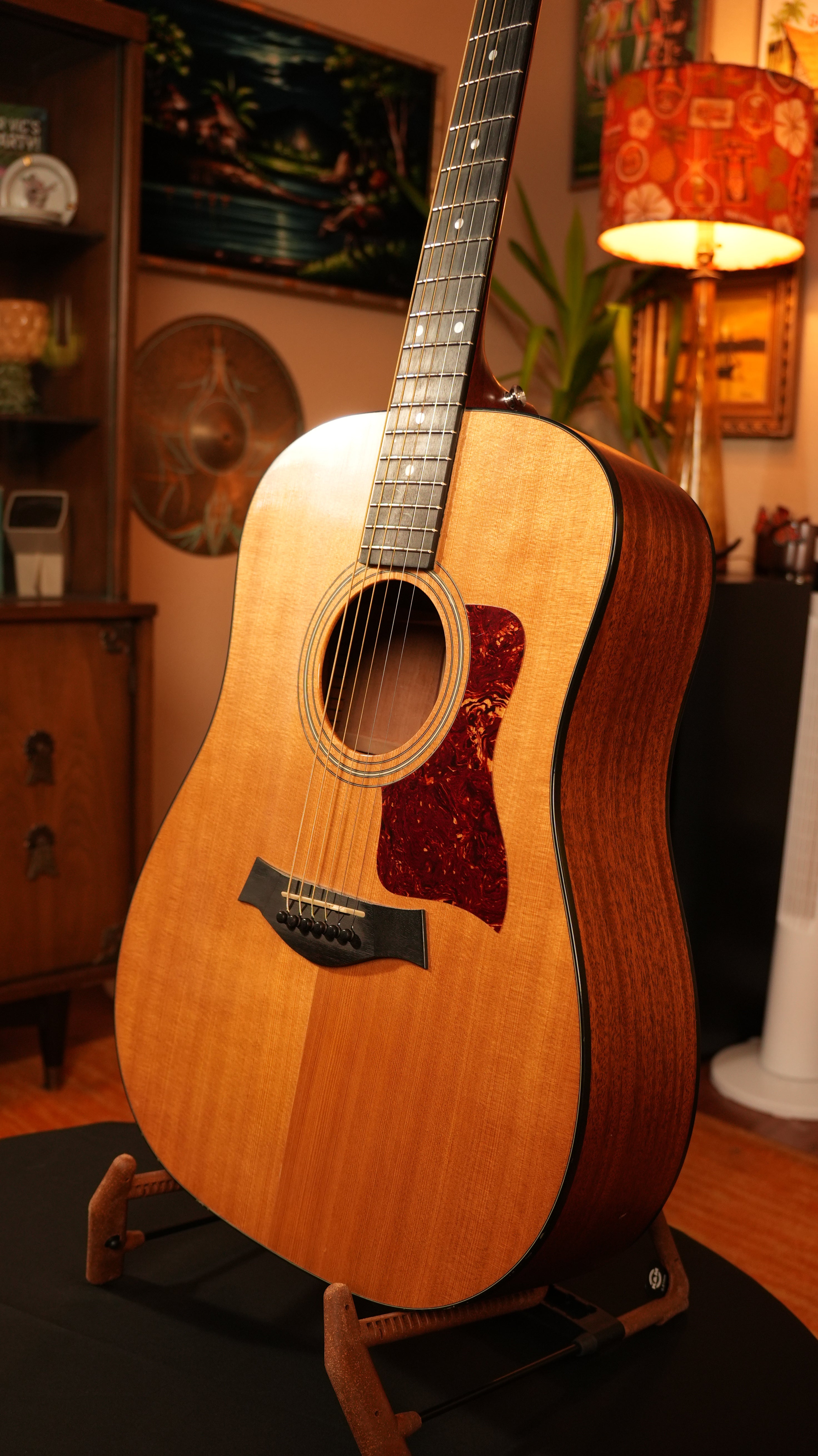 2004 Taylor 310 Dreadnought + OHSC (Made in USA)