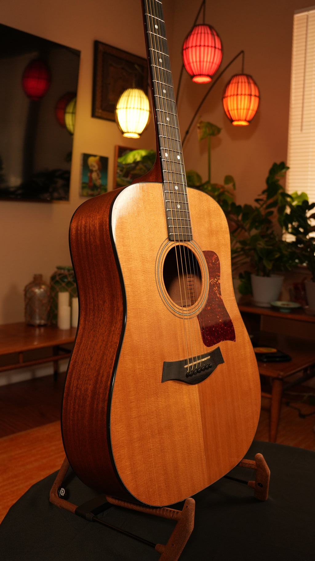 2004 Taylor 310 Dreadnought + OHSC (Made in USA)