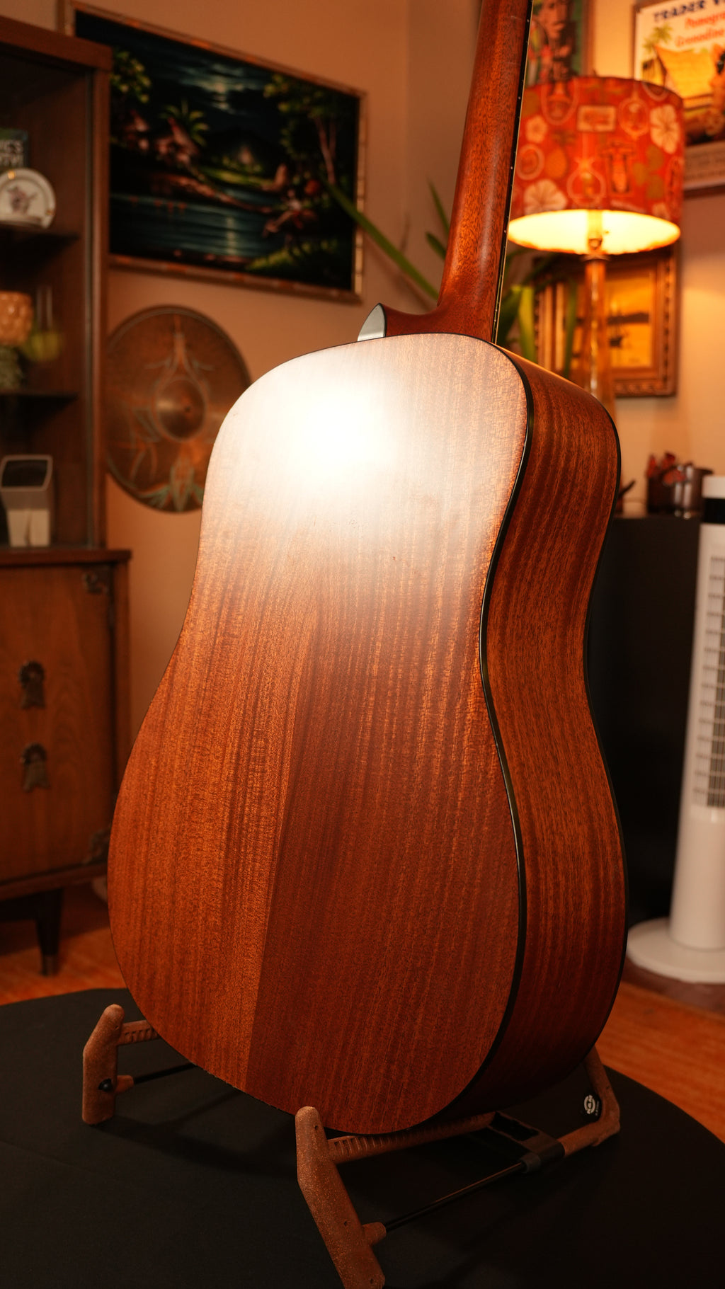 2004 Taylor 310 Dreadnought + OHSC (Made in USA)