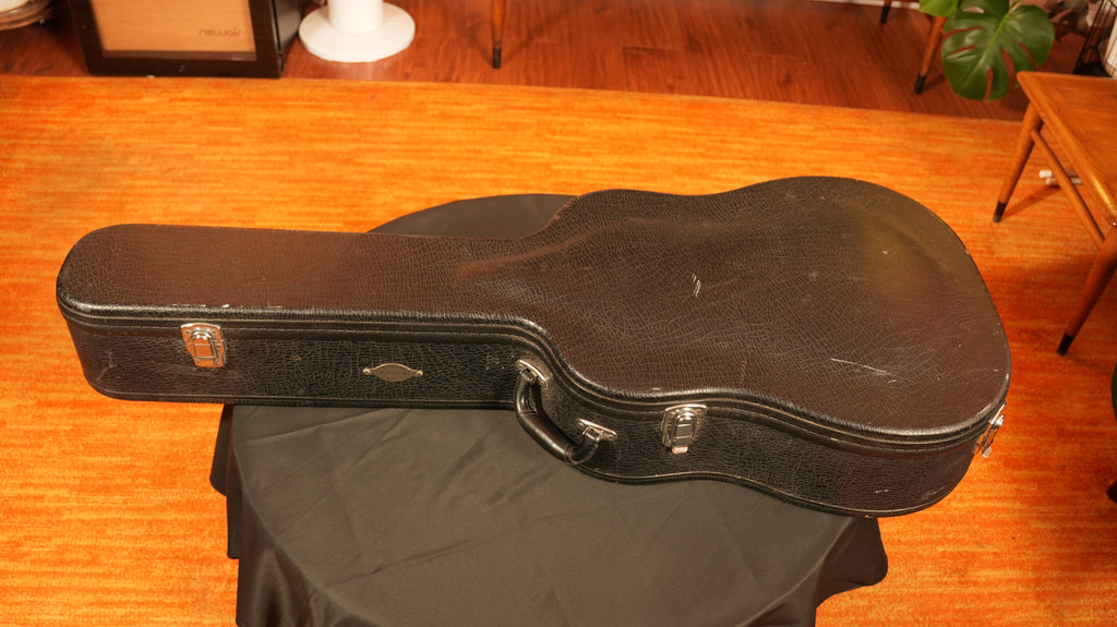 2004 Taylor 310 Dreadnought + OHSC (Made in USA)