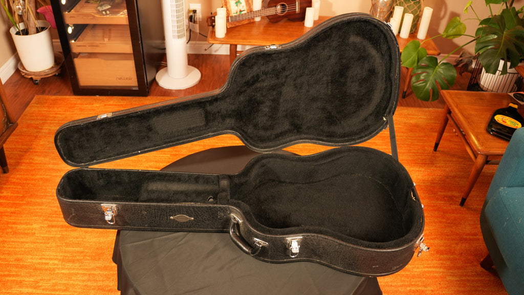 2004 Taylor 310 Dreadnought + OHSC (Made in USA)