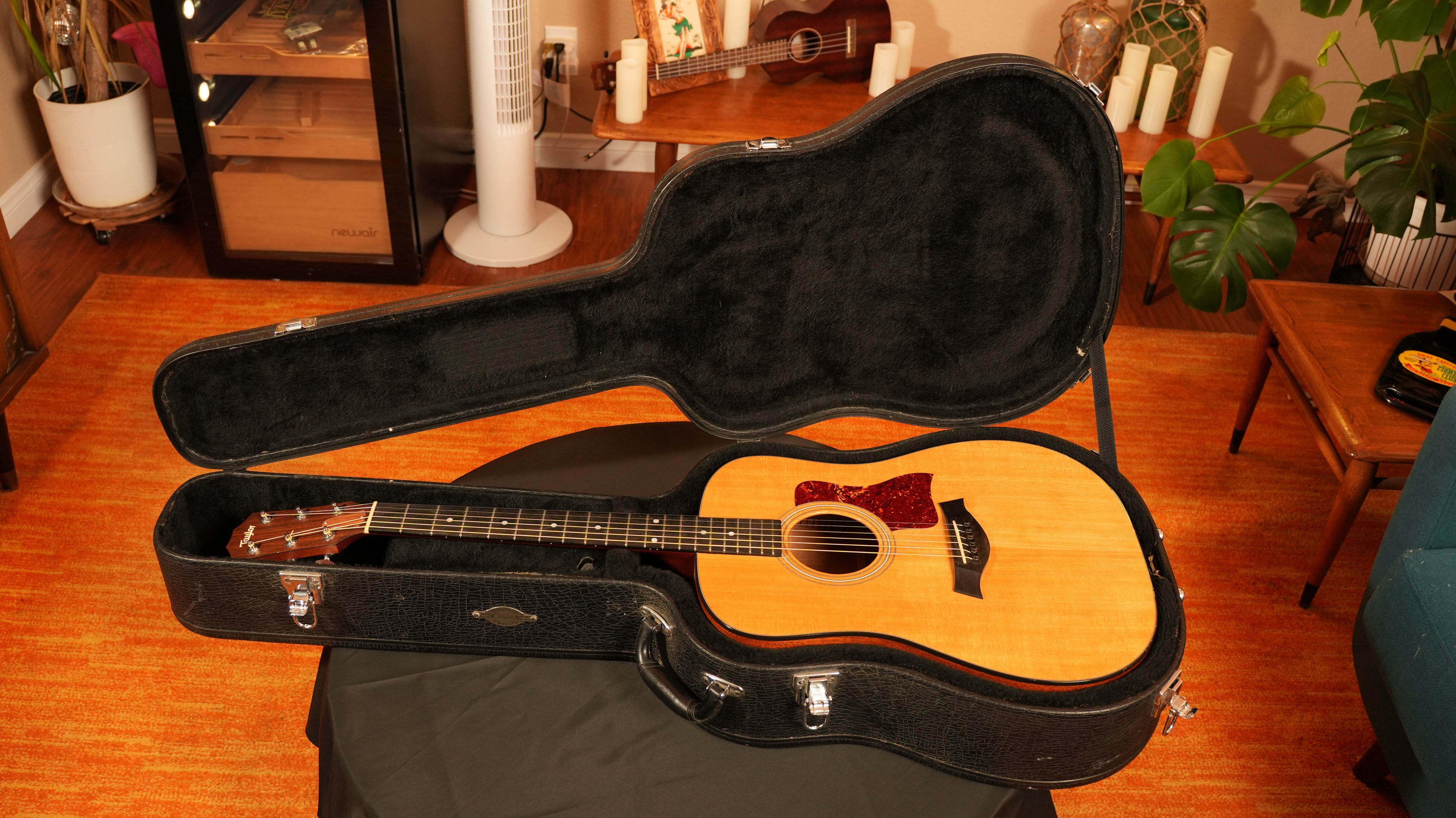 2004 Taylor 310 Dreadnought + OHSC (Made in USA)