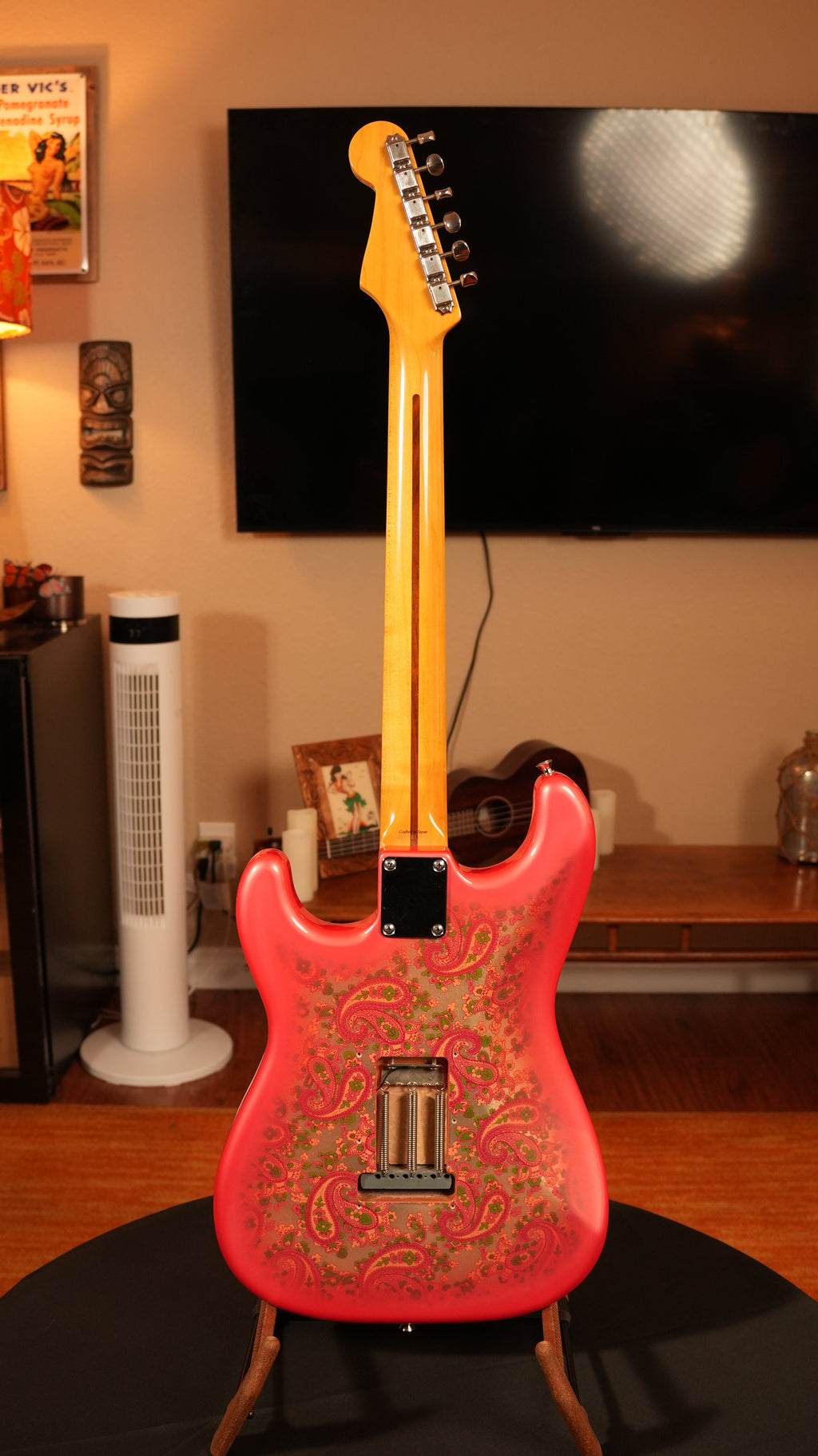 Fender CIJ Pink Paisley Stratocaster 2008 – Made in Japan (JDM) w/ Upgraded Fender Hardshell Case