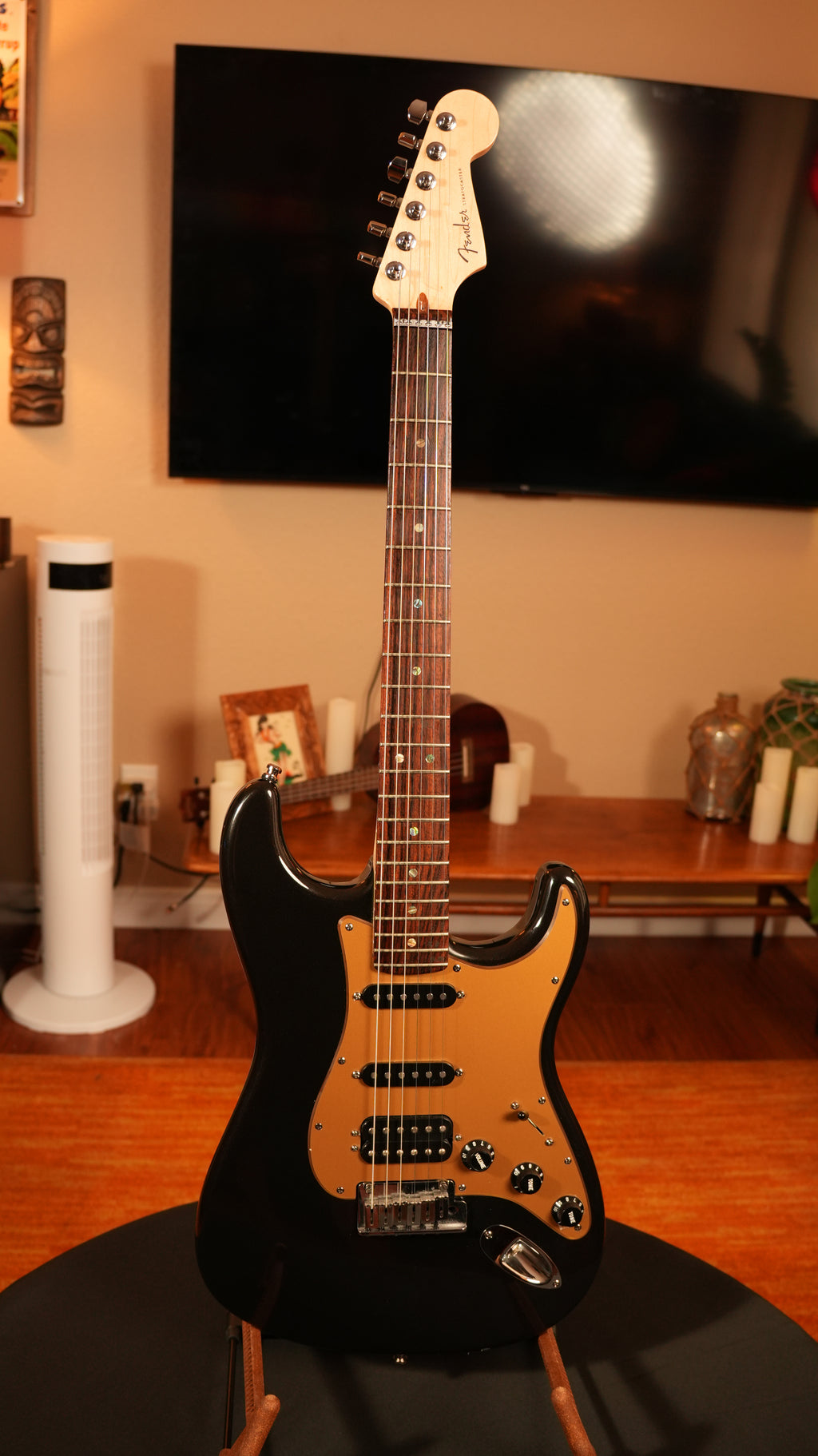 2008 Fender American Deluxe Stratocaster HSS – Montego Black w/ Gold Pickguard & OHSC