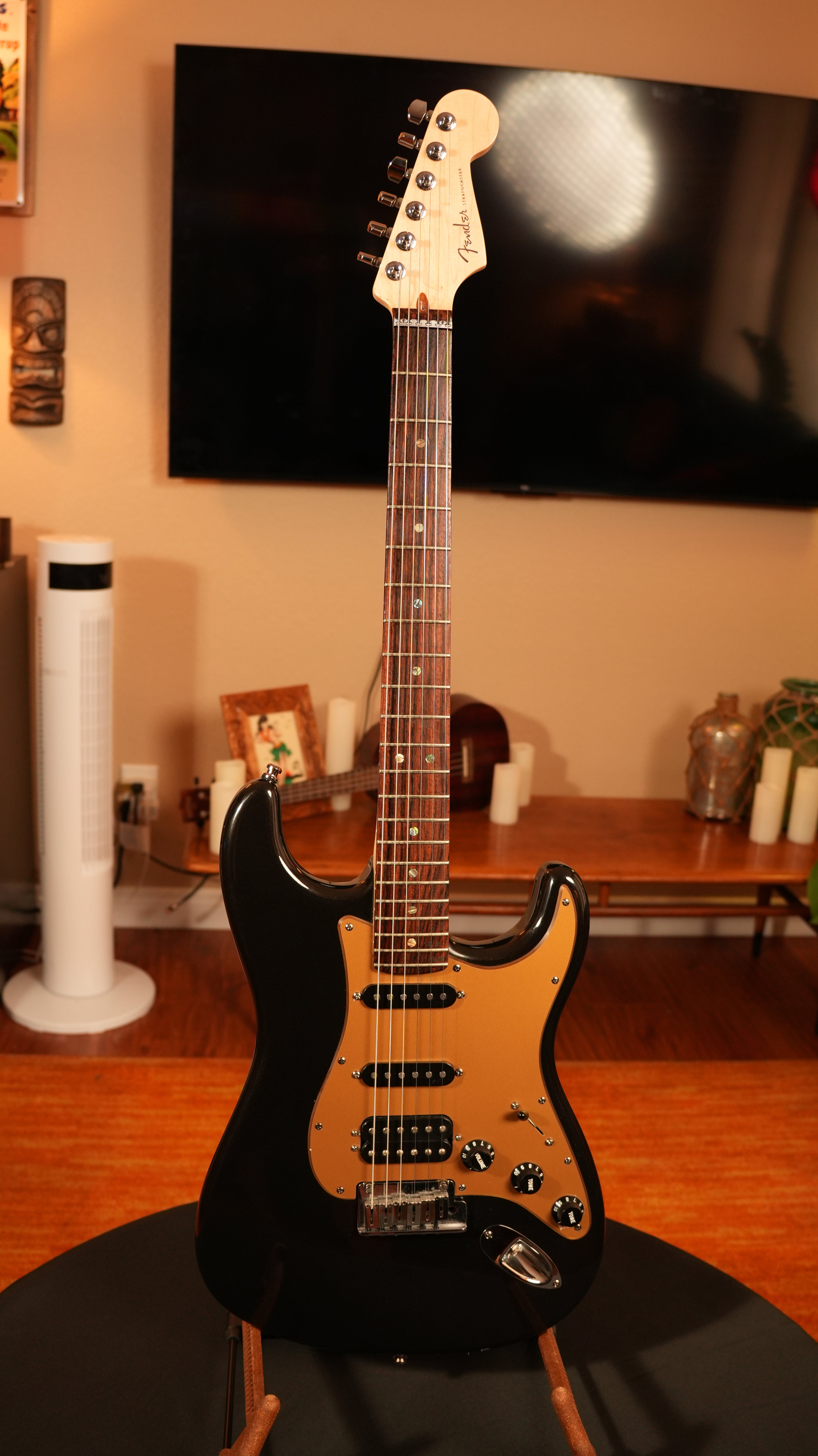 2008 Fender American Deluxe Stratocaster HSS – Montego Black w/ Gold Pickguard & OHSC