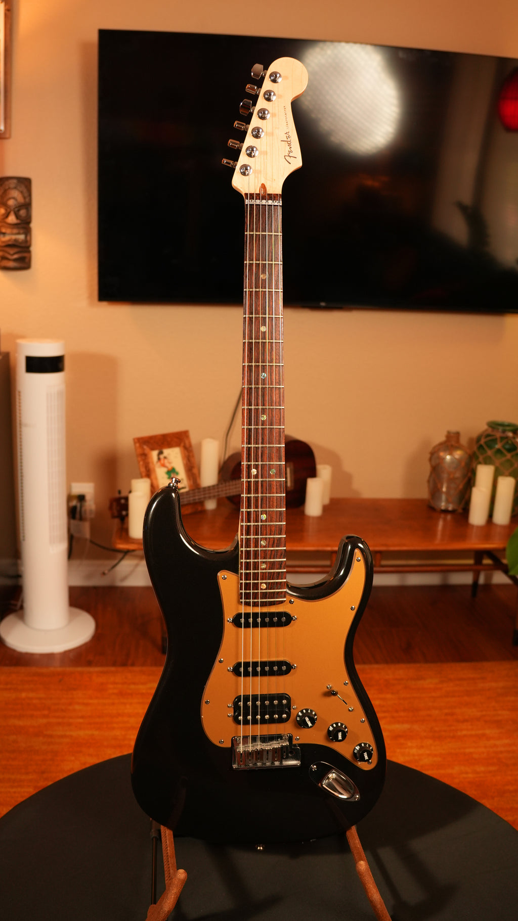 2008 Fender American Deluxe Stratocaster HSS – Montego Black w/ Gold Pickguard & OHSC