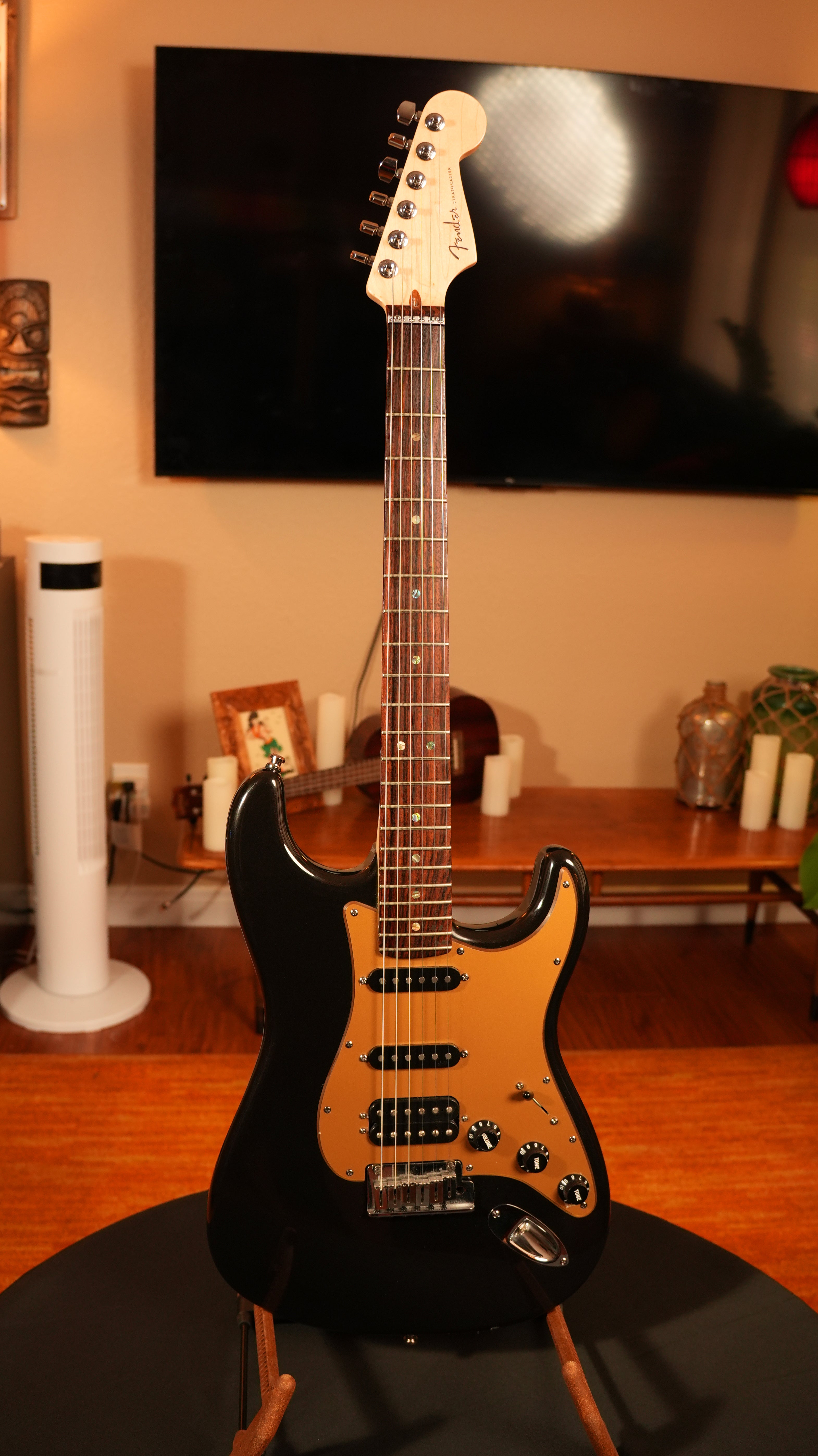2008 Fender American Deluxe Stratocaster HSS – Montego Black w/ Gold Pickguard & OHSC