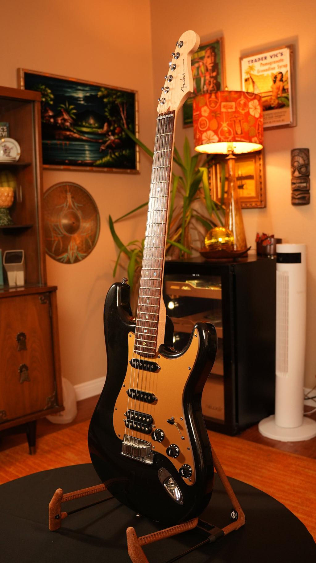 2008 Fender American Deluxe Stratocaster HSS – Montego Black w/ Gold Pickguard & OHSC