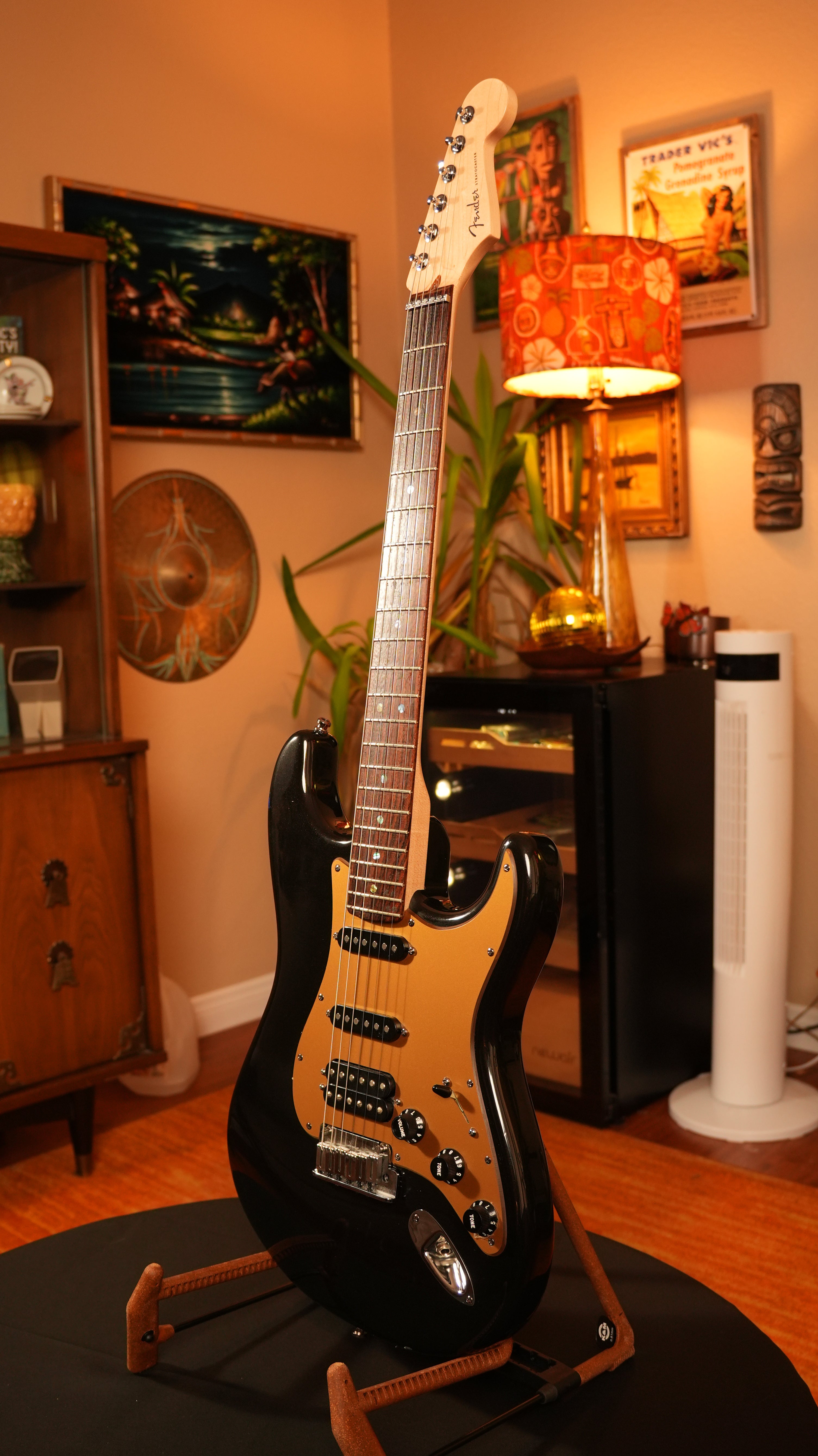 2008 Fender American Deluxe Stratocaster HSS – Montego Black w/ Gold Pickguard & OHSC