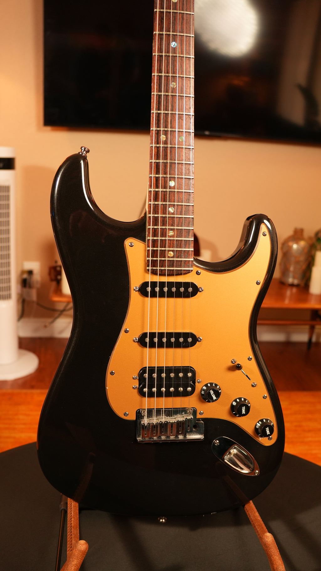 2008 Fender American Deluxe Stratocaster HSS – Montego Black w/ Gold Pickguard & OHSC