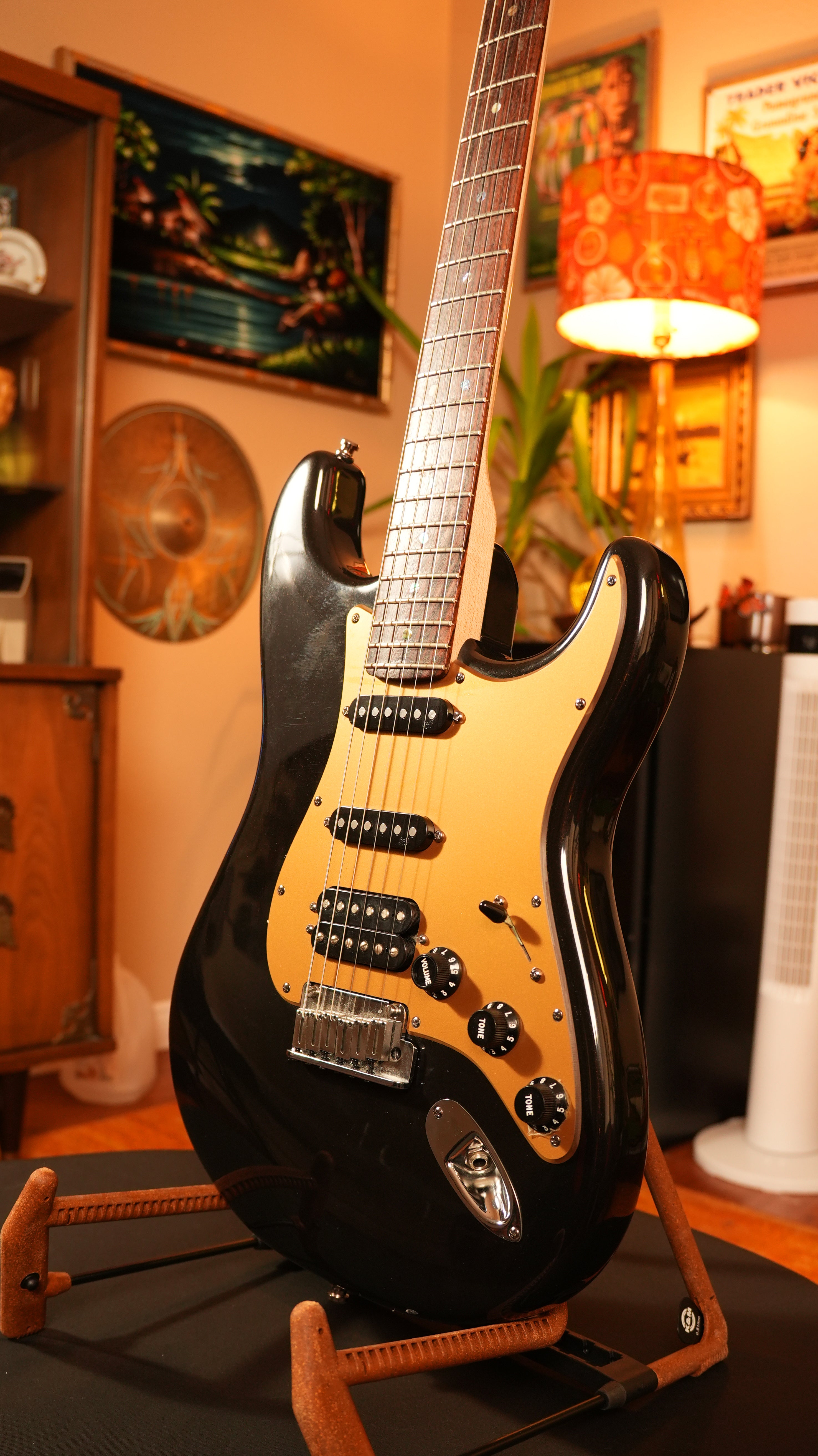 2008 Fender American Deluxe Stratocaster HSS – Montego Black w/ Gold Pickguard & OHSC