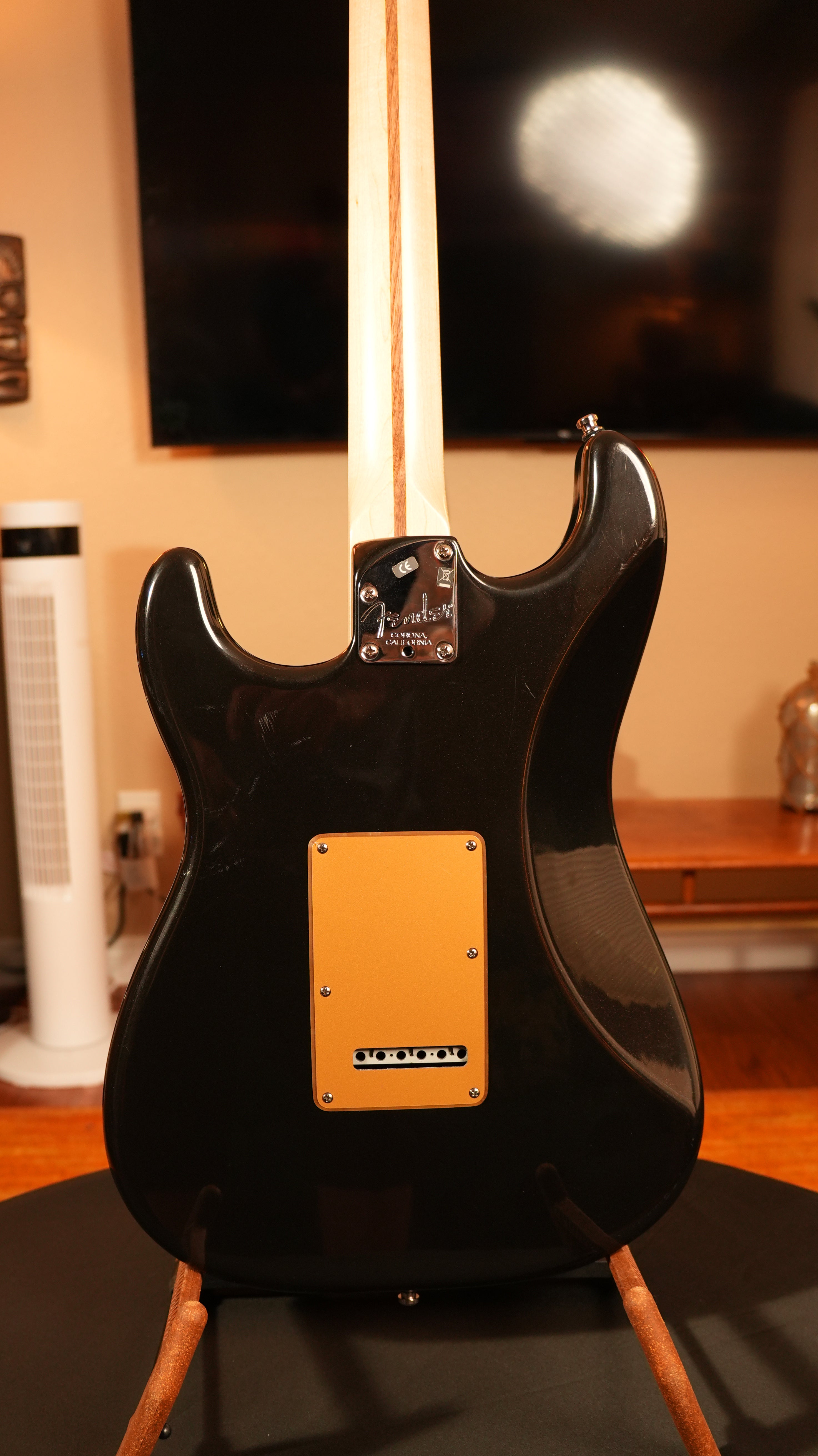 2008 Fender American Deluxe Stratocaster HSS – Montego Black w/ Gold Pickguard & OHSC