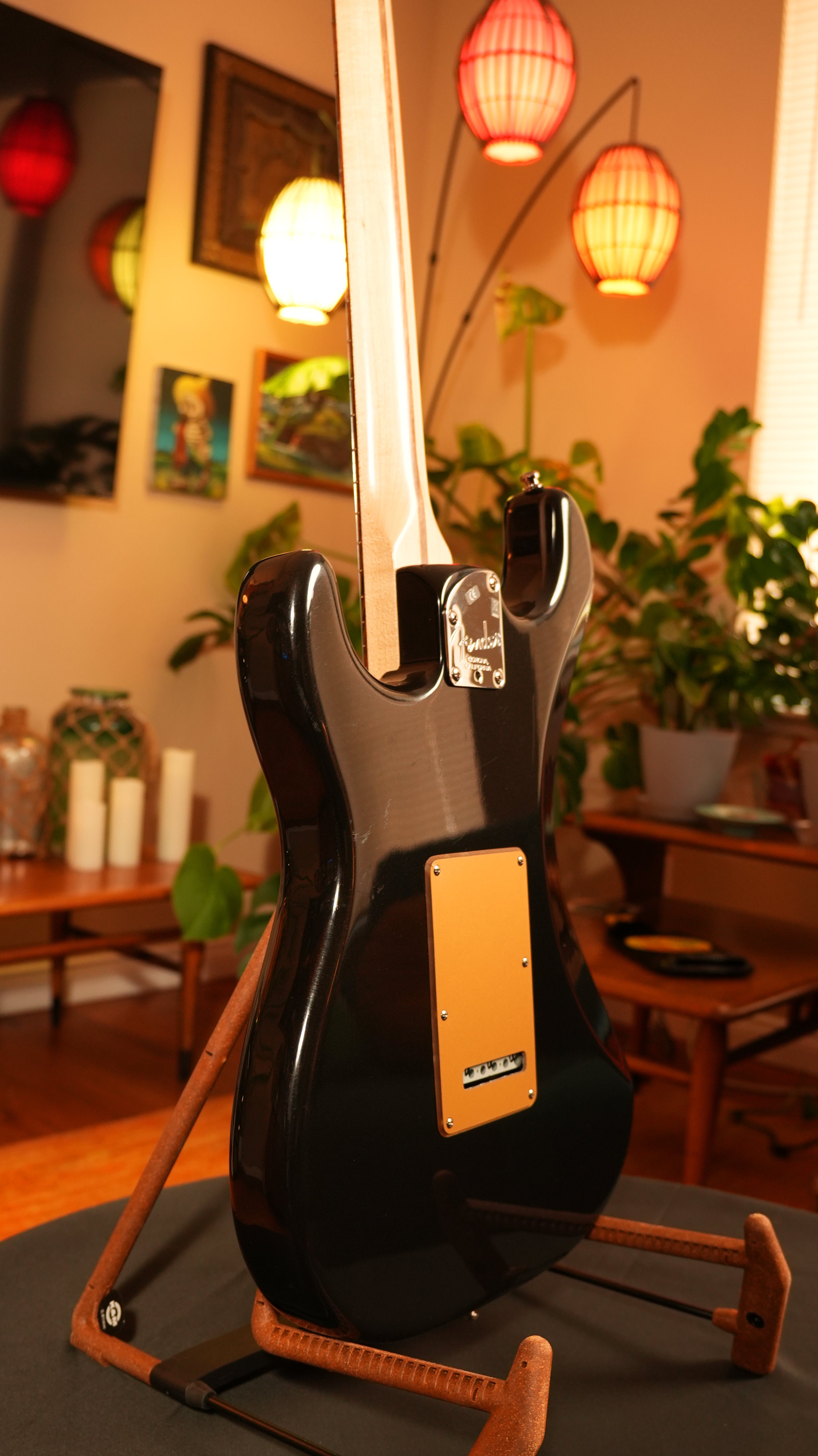 2008 Fender American Deluxe Stratocaster HSS – Montego Black w/ Gold Pickguard & OHSC
