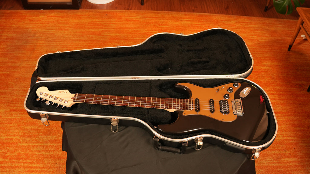 2008 Fender American Deluxe Stratocaster HSS – Montego Black w/ Gold Pickguard & OHSC