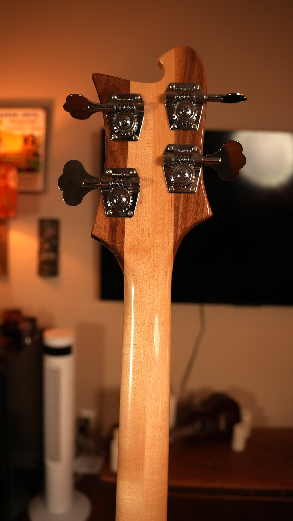 Rickenbacker 4003 2022 – Mapleglo (9.5 lbs) w/ V2 Bridge