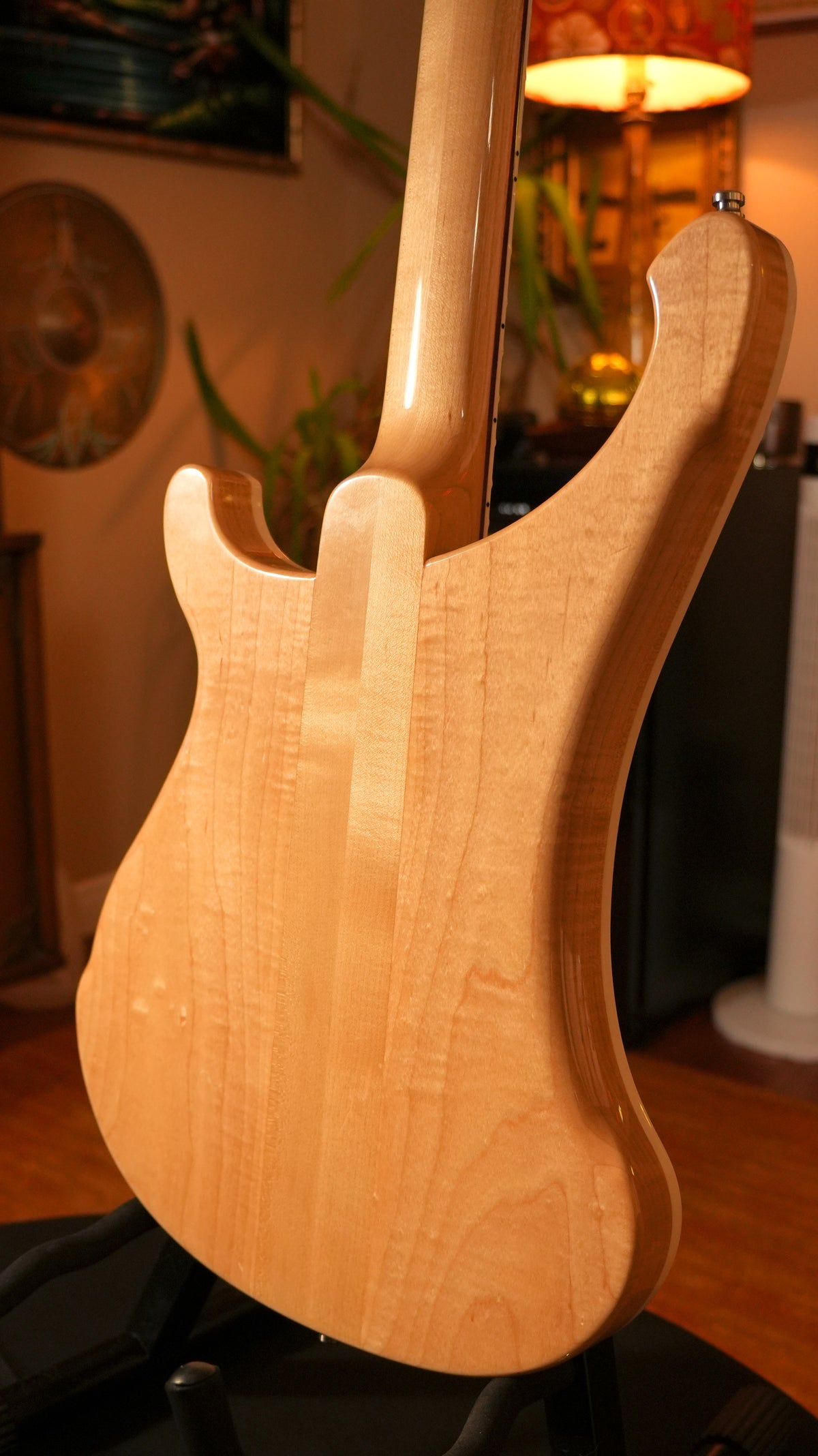 Rickenbacker 4003 2022 – Mapleglo (9.5 lbs) w/ V2 Bridge