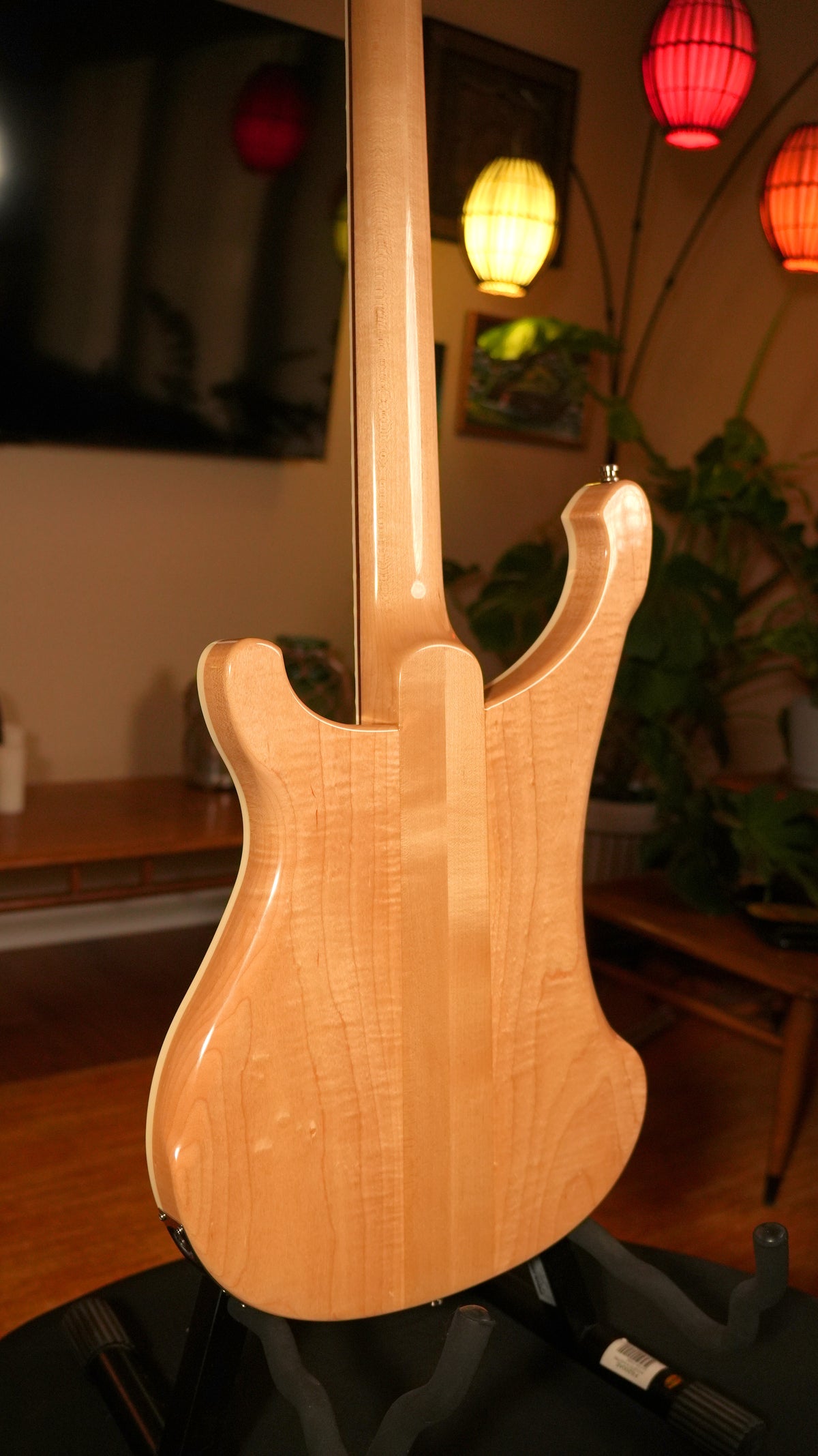Rickenbacker 4003 2022 – Mapleglo (9.5 lbs) w/ V2 Bridge