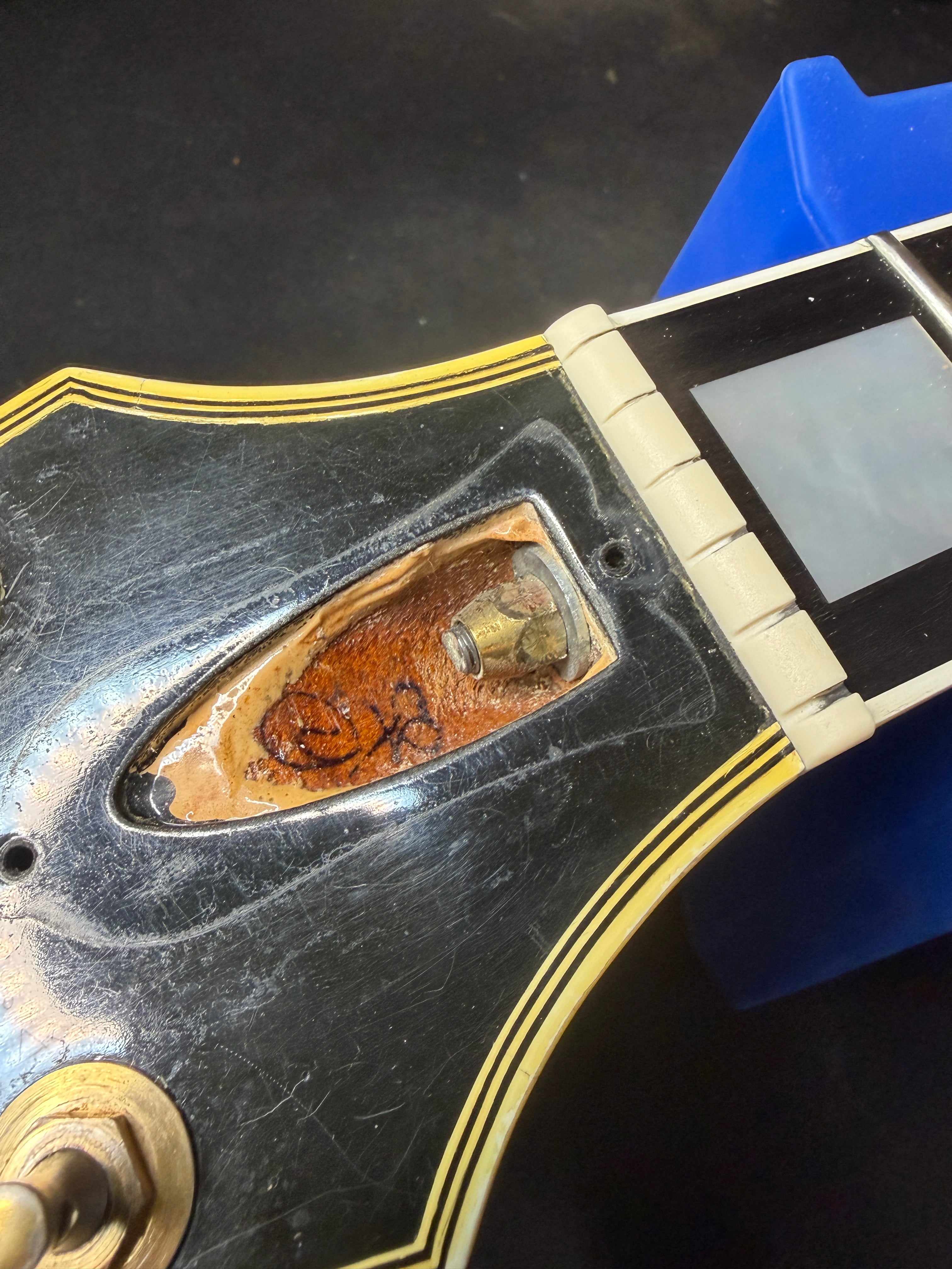 1985 Gibson Les Paul Custom – Aged Pearl White (9.0 lbs) w/ Pro Refret & '80s Chainsaw Case