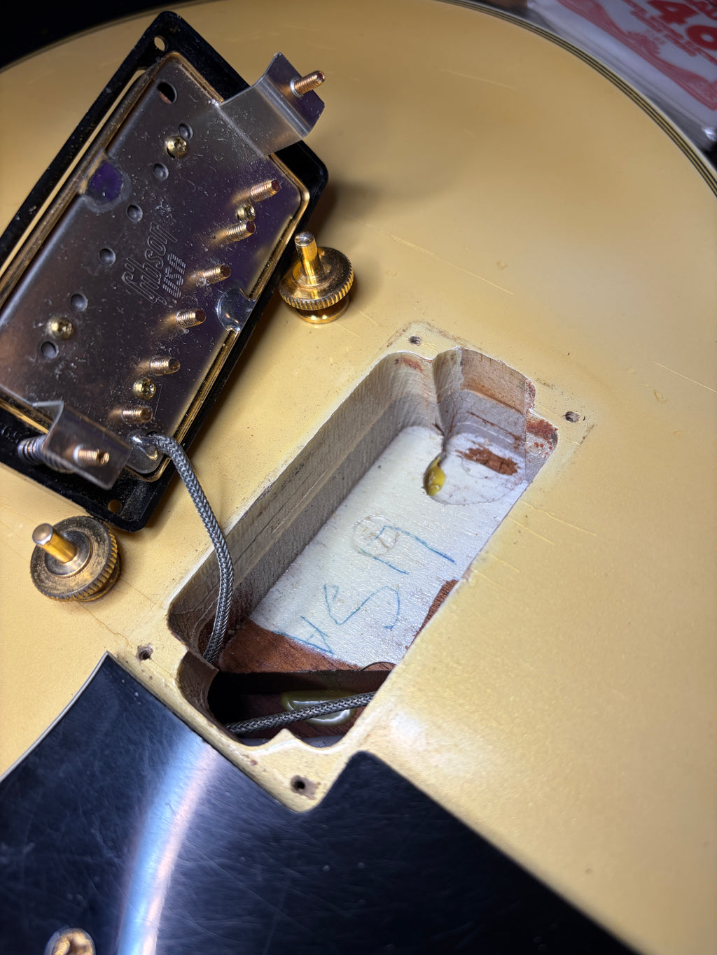 1985 Gibson Les Paul Custom – Aged Pearl White (9.0 lbs) w/ Pro Refret & '80s Chainsaw Case