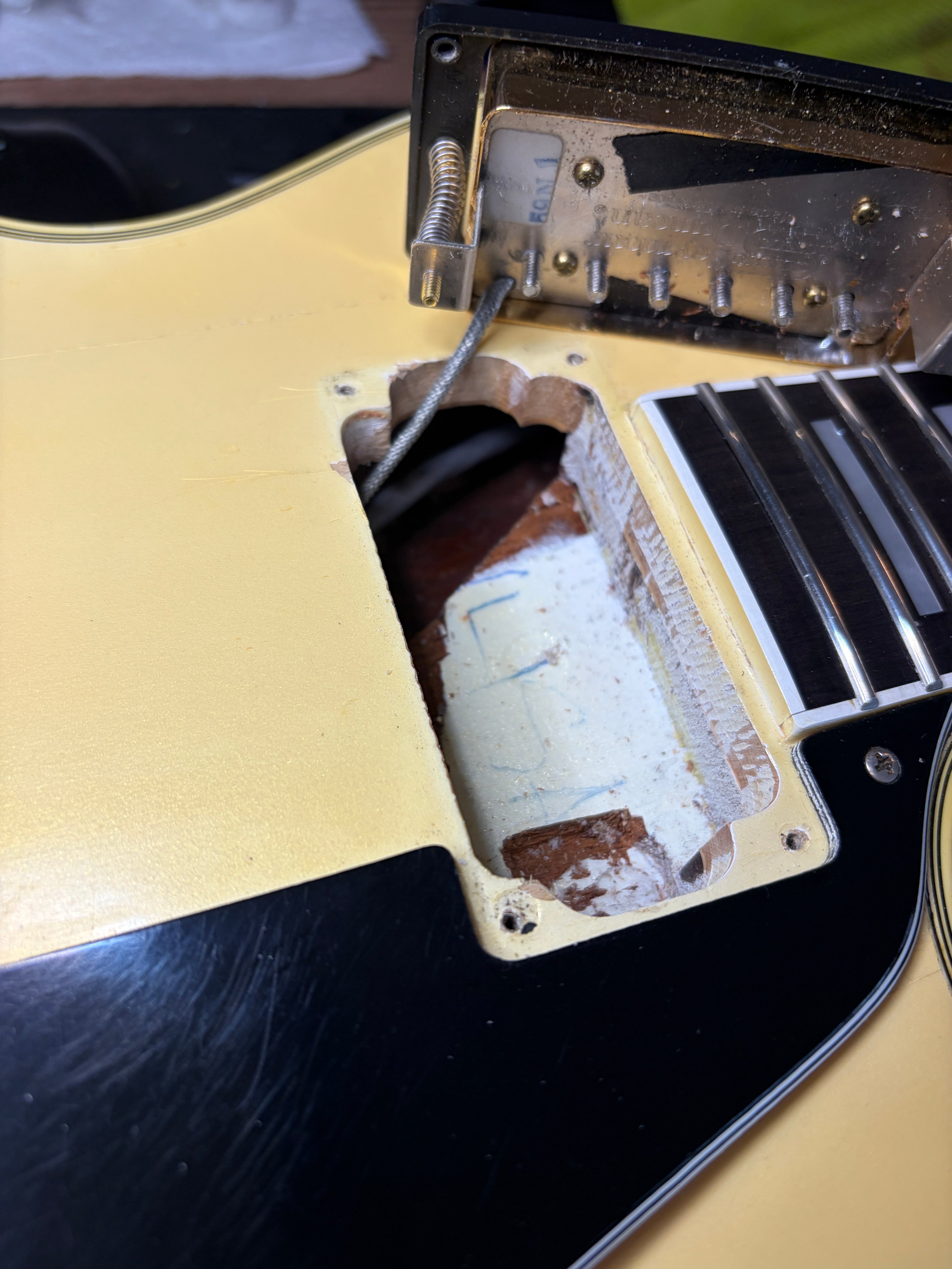 1985 Gibson Les Paul Custom – Aged Pearl White (9.0 lbs) w/ Pro Refret & '80s Chainsaw Case